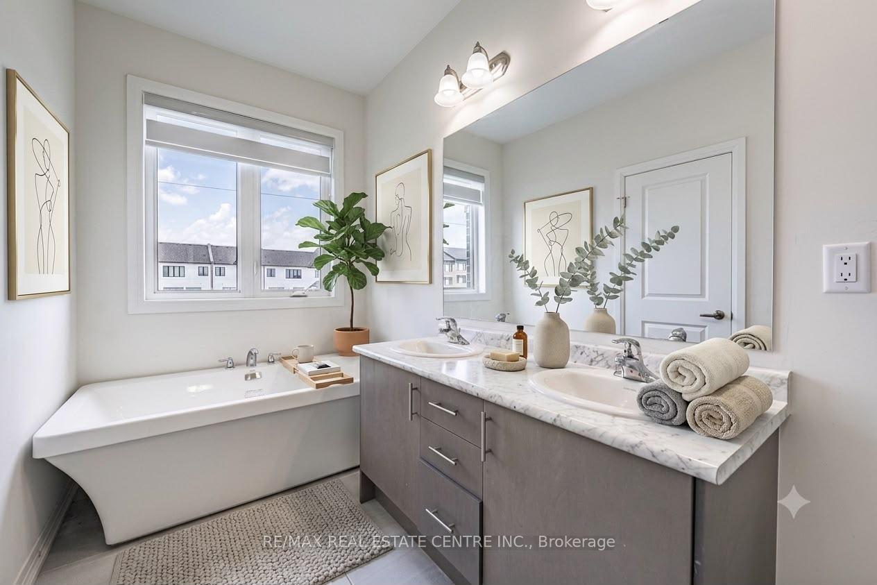 Photo 12 of 1062 Skyridge Boulevard, Pickering, Rural Pickering — HOMEH