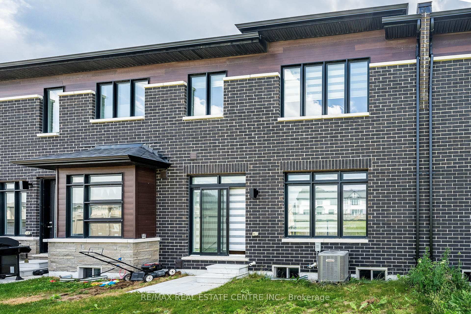 Photo 16 of 1062 Skyridge Boulevard, Pickering, Rural Pickering — HOMEH