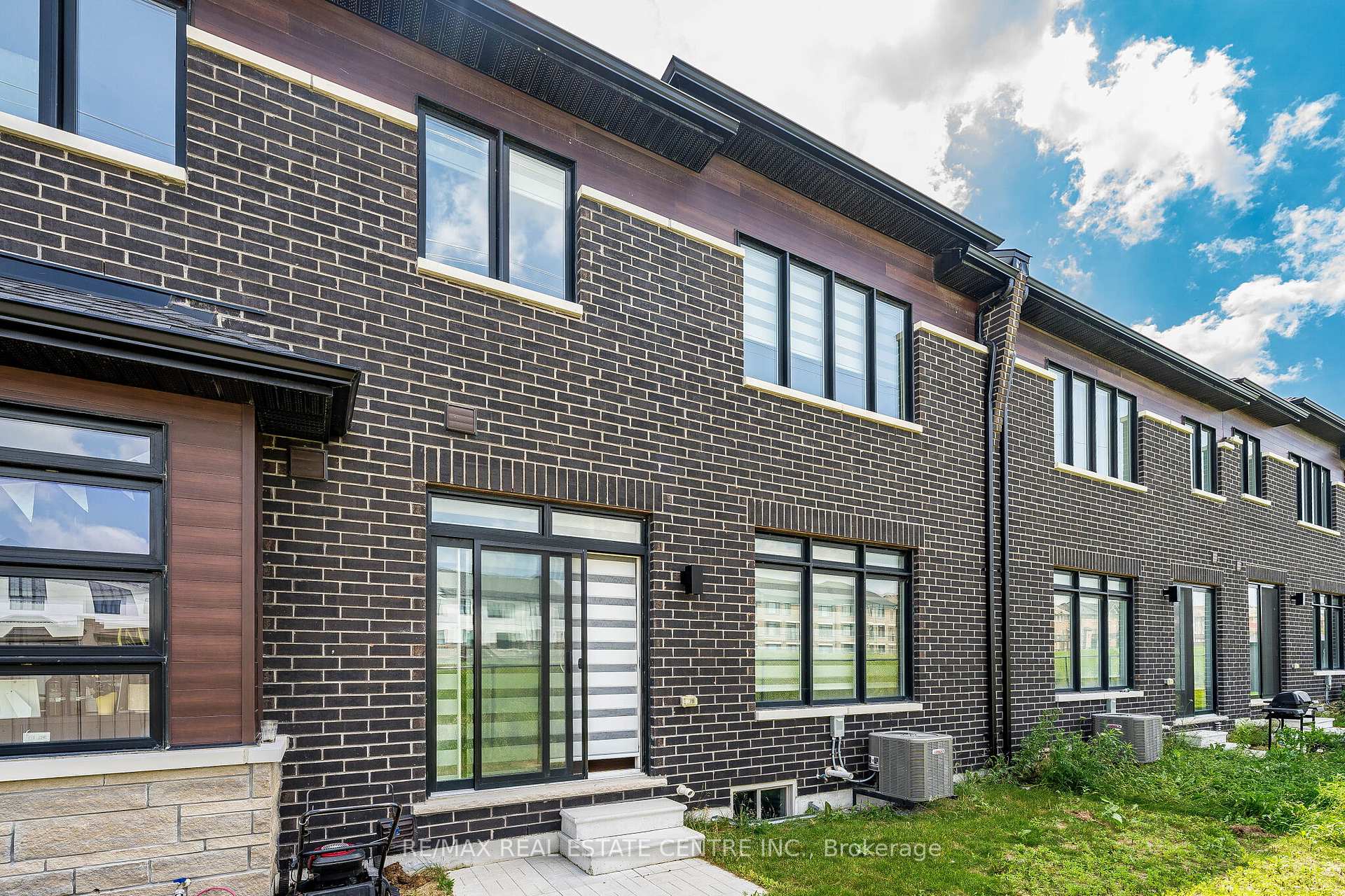 Photo 17 of 1062 Skyridge Boulevard, Pickering, Rural Pickering — HOMEH