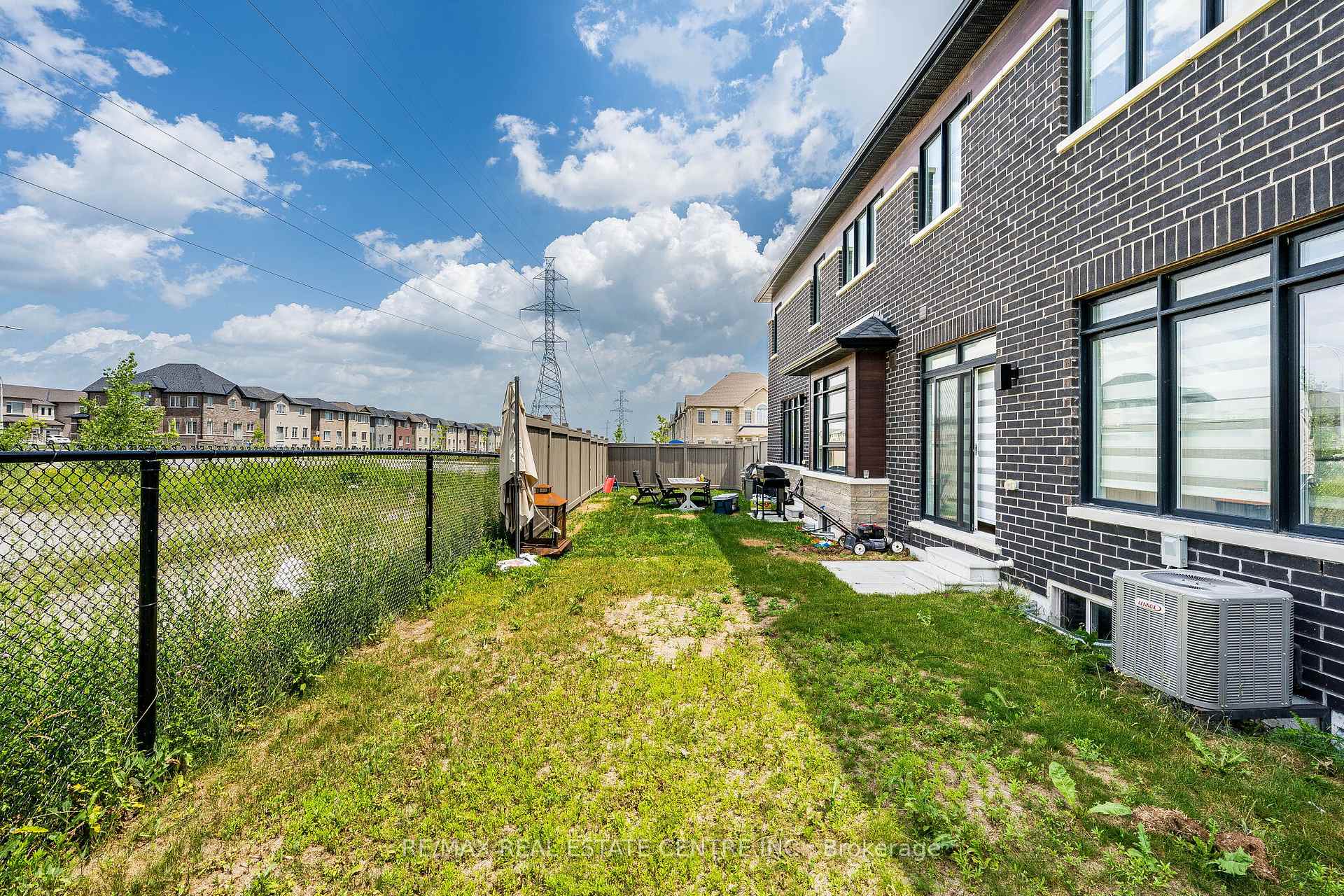 Photo 19 of 1062 Skyridge Boulevard, Pickering, Rural Pickering — HOMEH