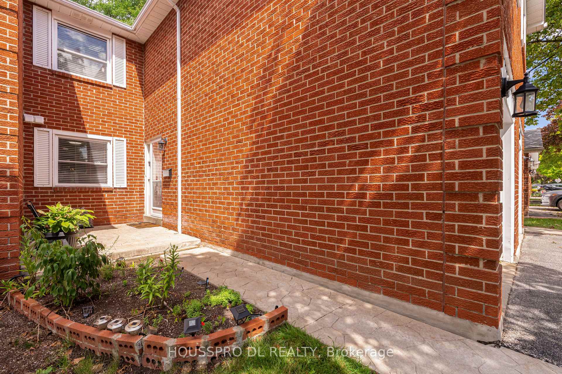 Photo 4 of Unit 145, 10 Bowman Way, Markham, Aileen-Willowbrook — HOMEH