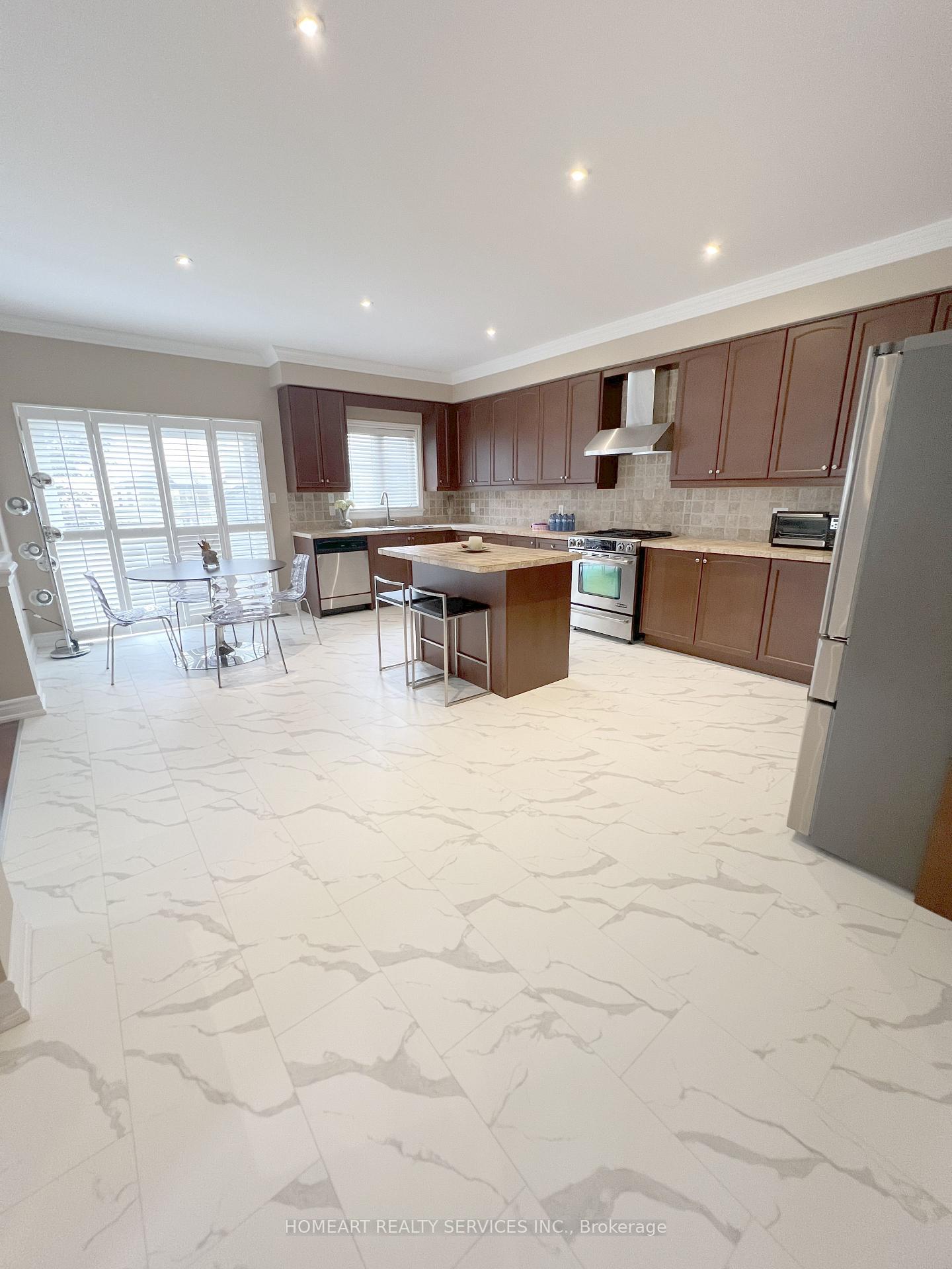 Photo 11 of 596 Vellore Park Avenue N, Vaughan, Vellore Village — HOMEH