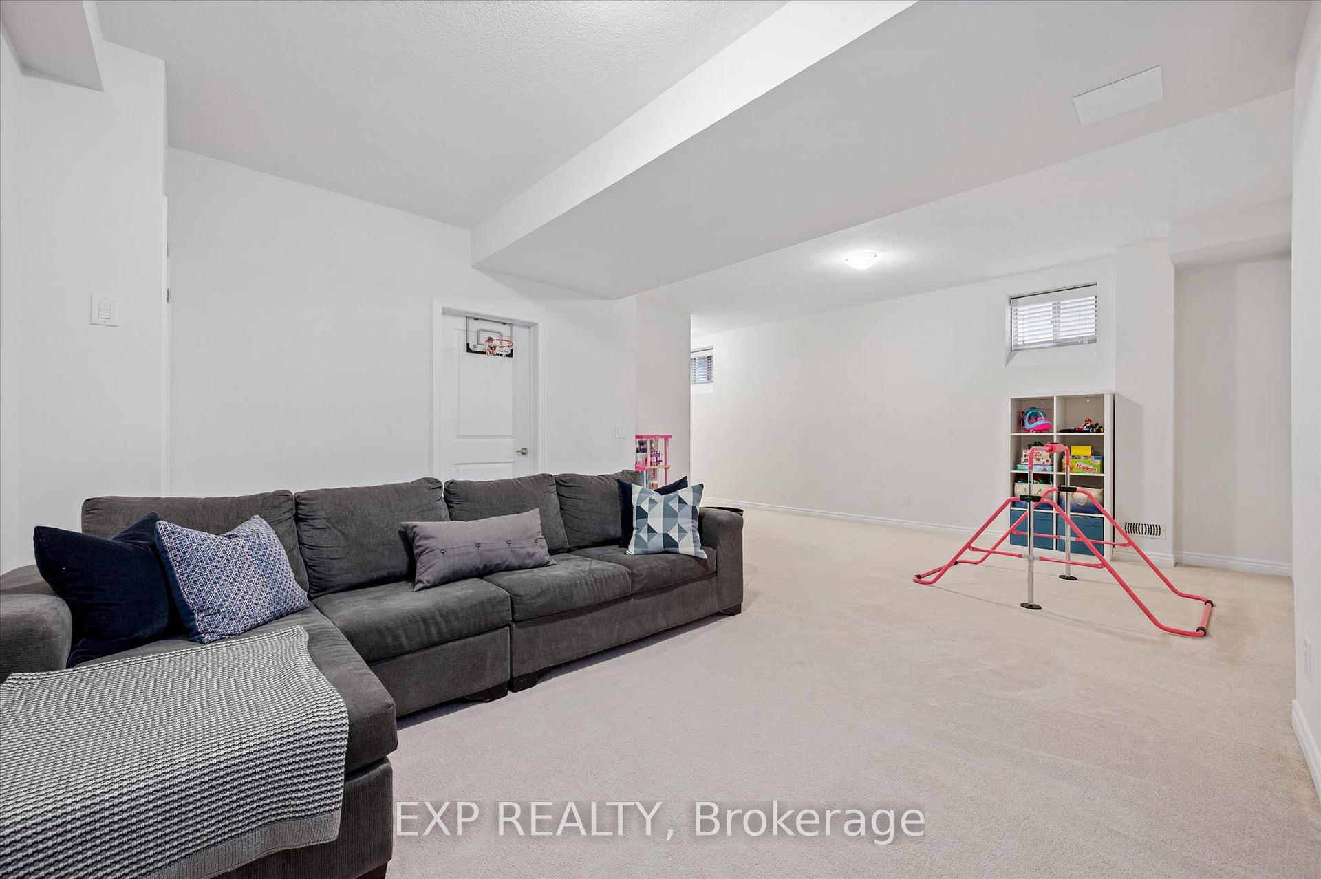 Photo 32 of 31 William Dunlop Street, Kitchener, Huron Park — HOMEH