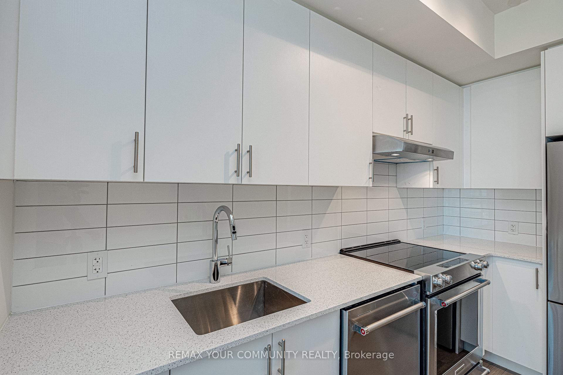 Photo 8 of Unit 1707, 9000 Jane Street, Vaughan, Concord — HOMEH