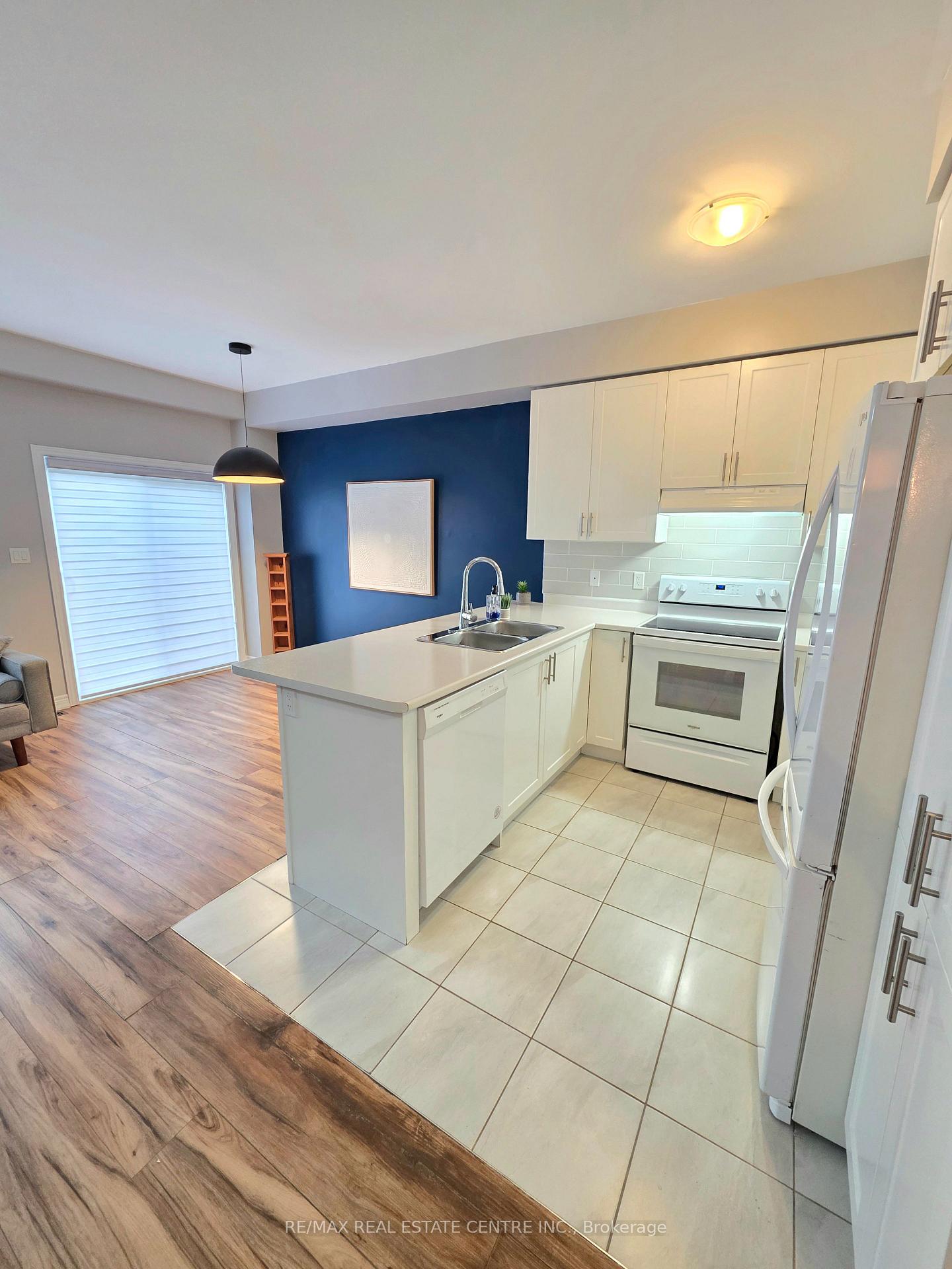 Photo 11 of Unit 16, 9 Arietta Lane, Hamilton, Winona — HOMEH