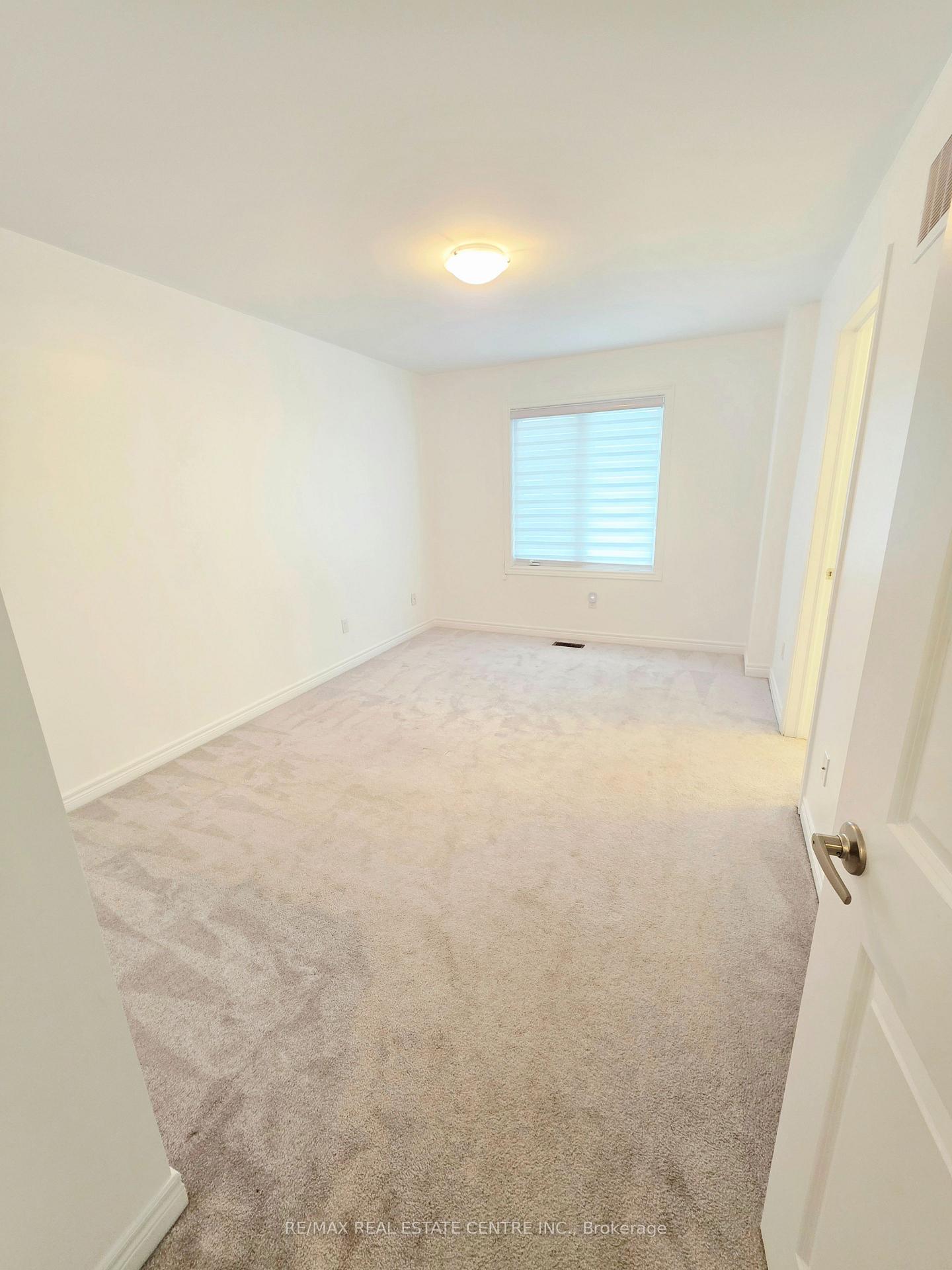 Photo 19 of Unit 16, 9 Arietta Lane, Hamilton, Winona — HOMEH