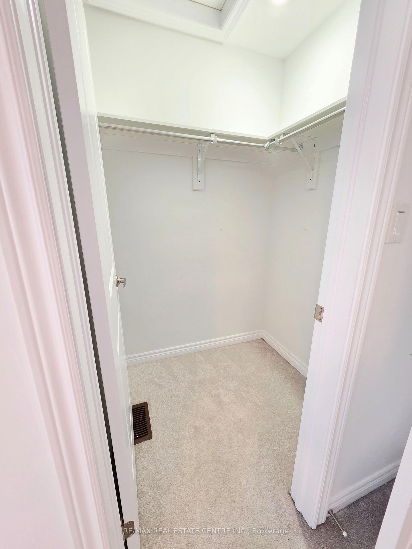 Photo 21 of Unit 16, 9 Arietta Lane, Hamilton, Winona — HOMEH