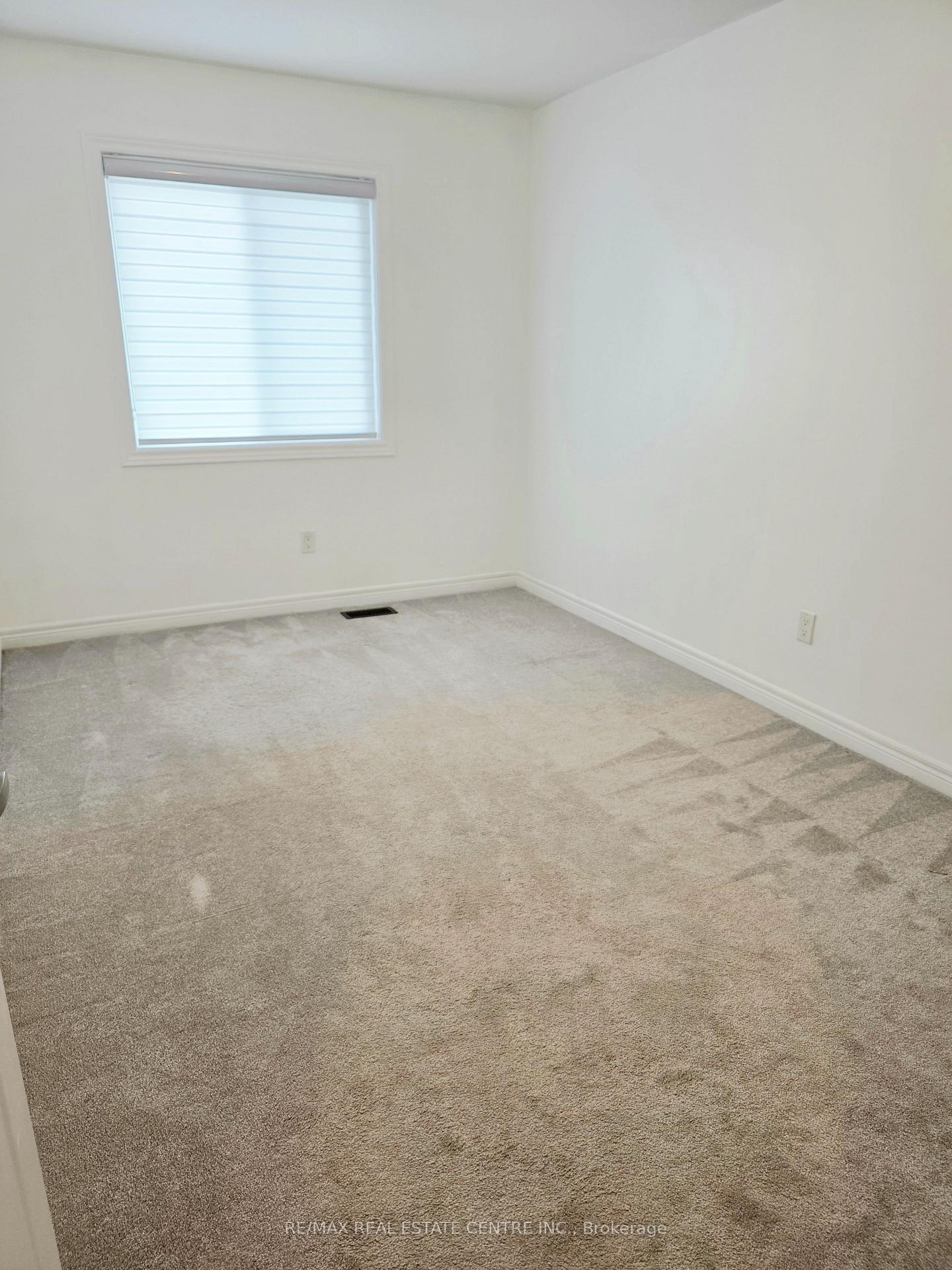 Photo 25 of Unit 16, 9 Arietta Lane, Hamilton, Winona — HOMEH