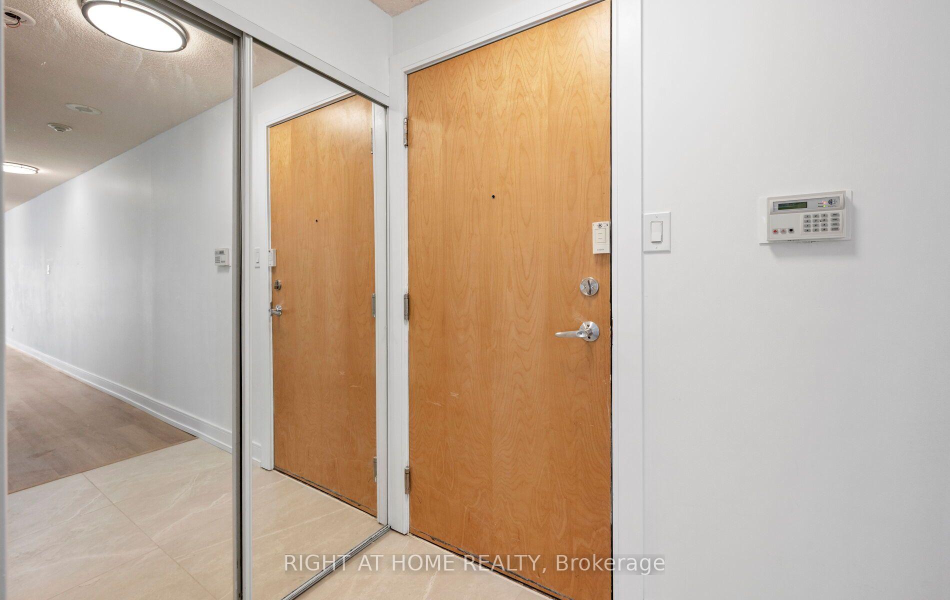 Photo 4 of Unit 219, 600 Queens Quay W, Toronto, Waterfront Communities — HOMEH
