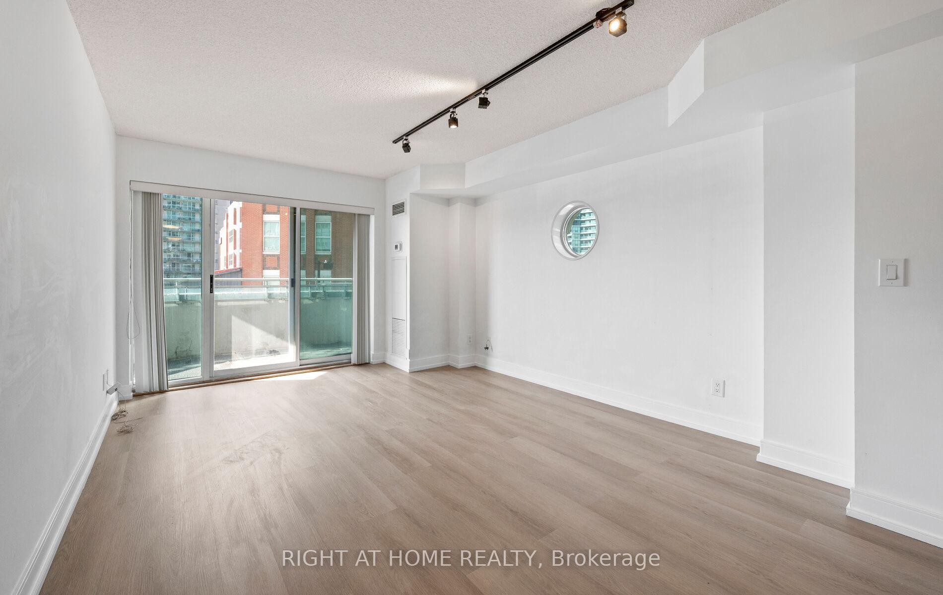 Photo 6 of Unit 219, 600 Queens Quay W, Toronto, Waterfront Communities — HOMEH