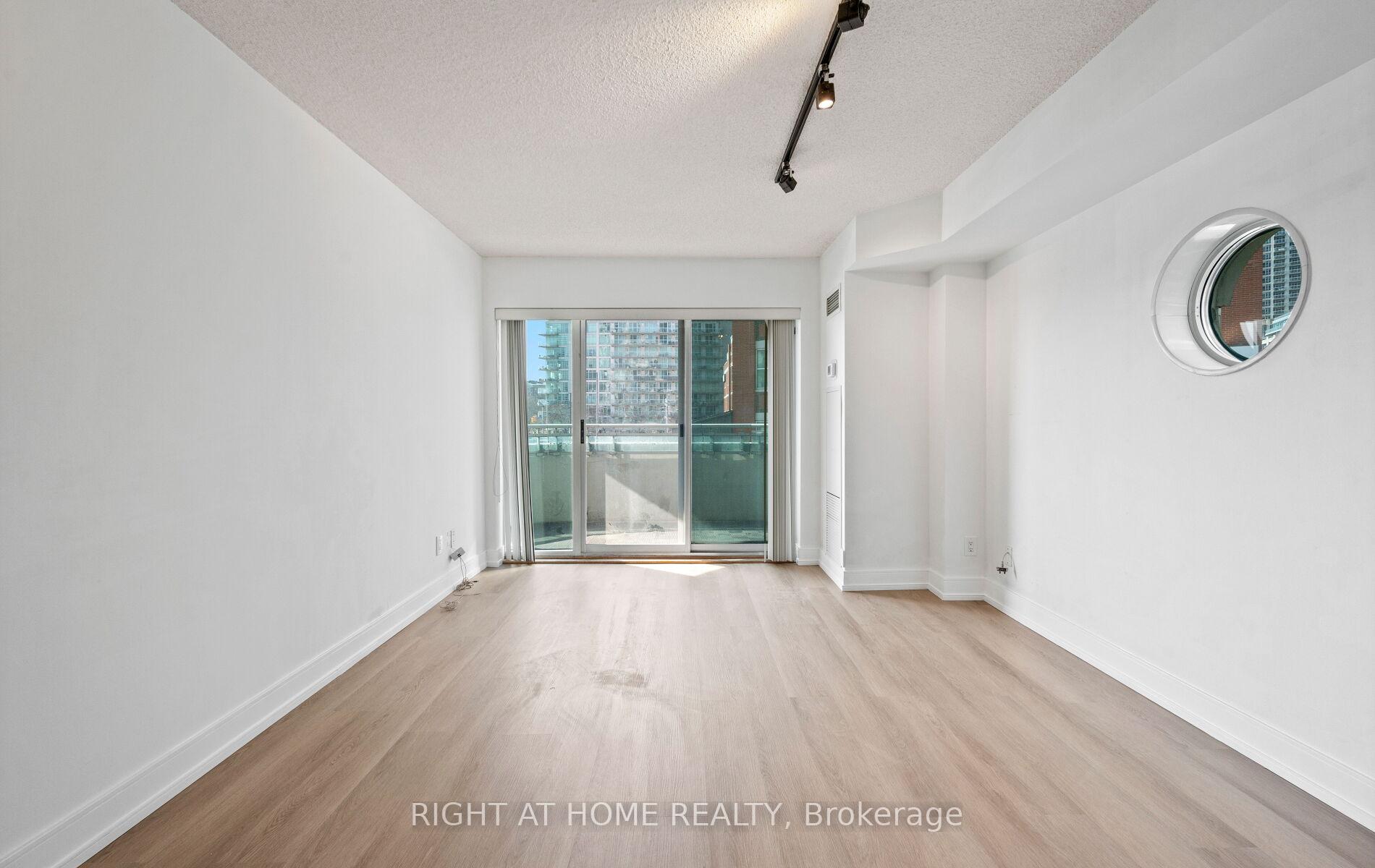 Photo 8 of Unit 219, 600 Queens Quay W, Toronto, Waterfront Communities — HOMEH