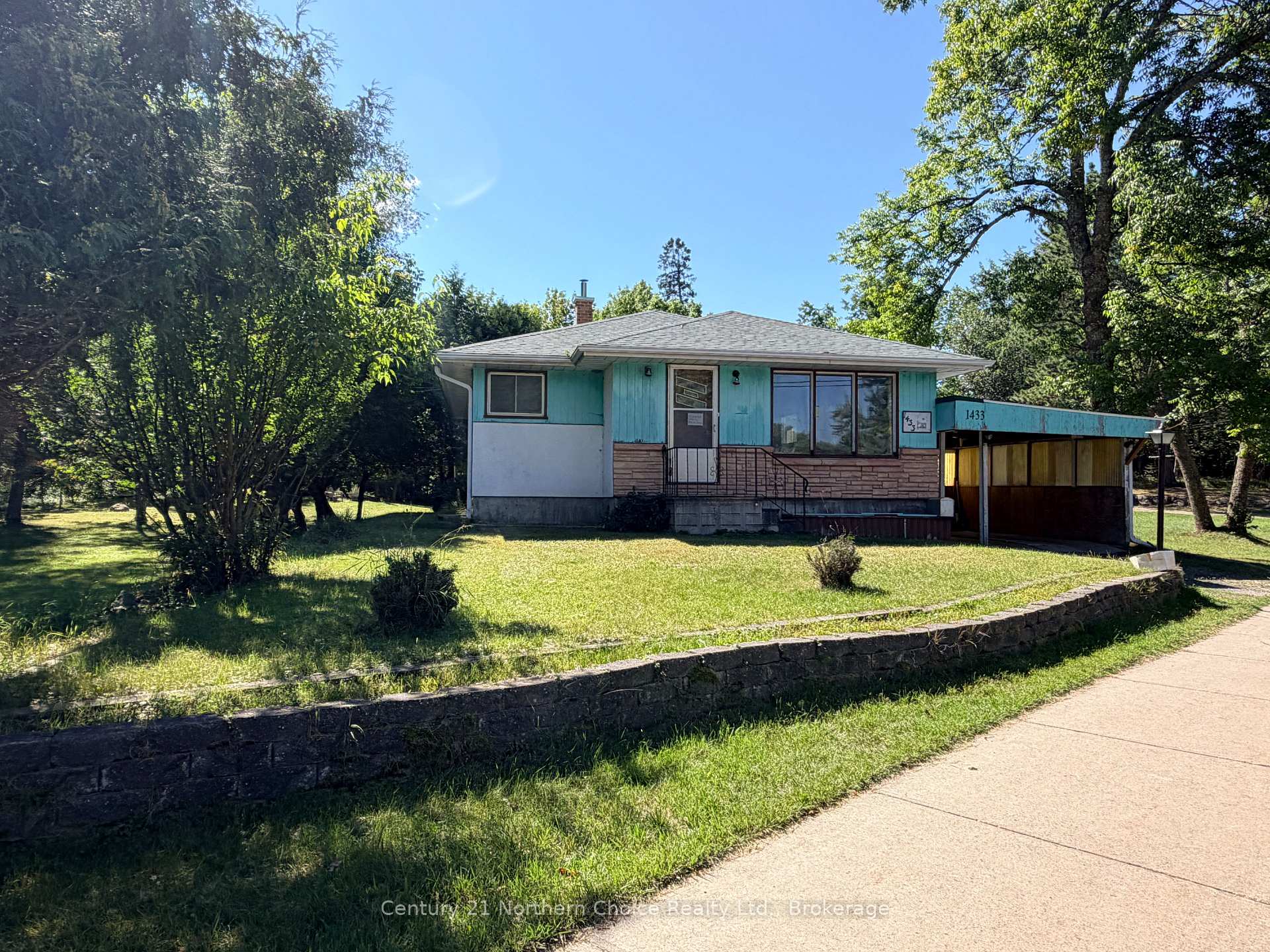 Photo 1 of 1433 Pine Portage Road, Kenora, South Park Estate — HOMEH
