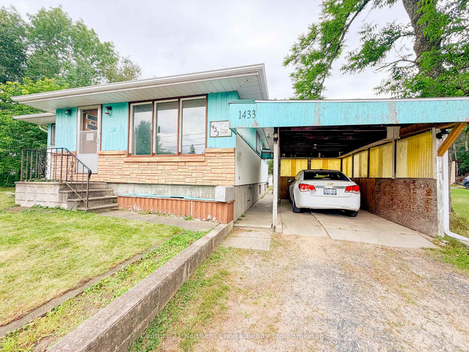 Photo 5 of 1433 Pine Portage Road, Kenora, South Park Estate — HOMEH