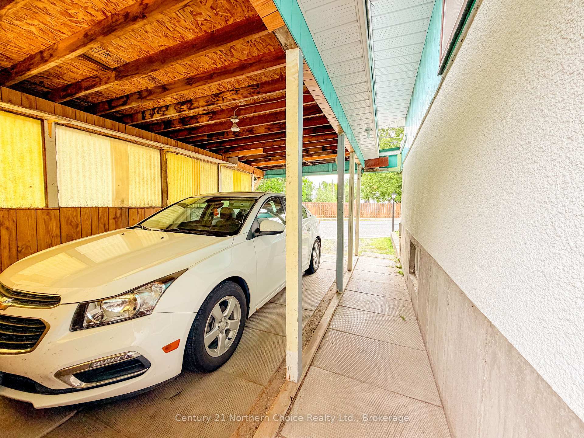 Photo 6 of 1433 Pine Portage Road, Kenora, South Park Estate — HOMEH
