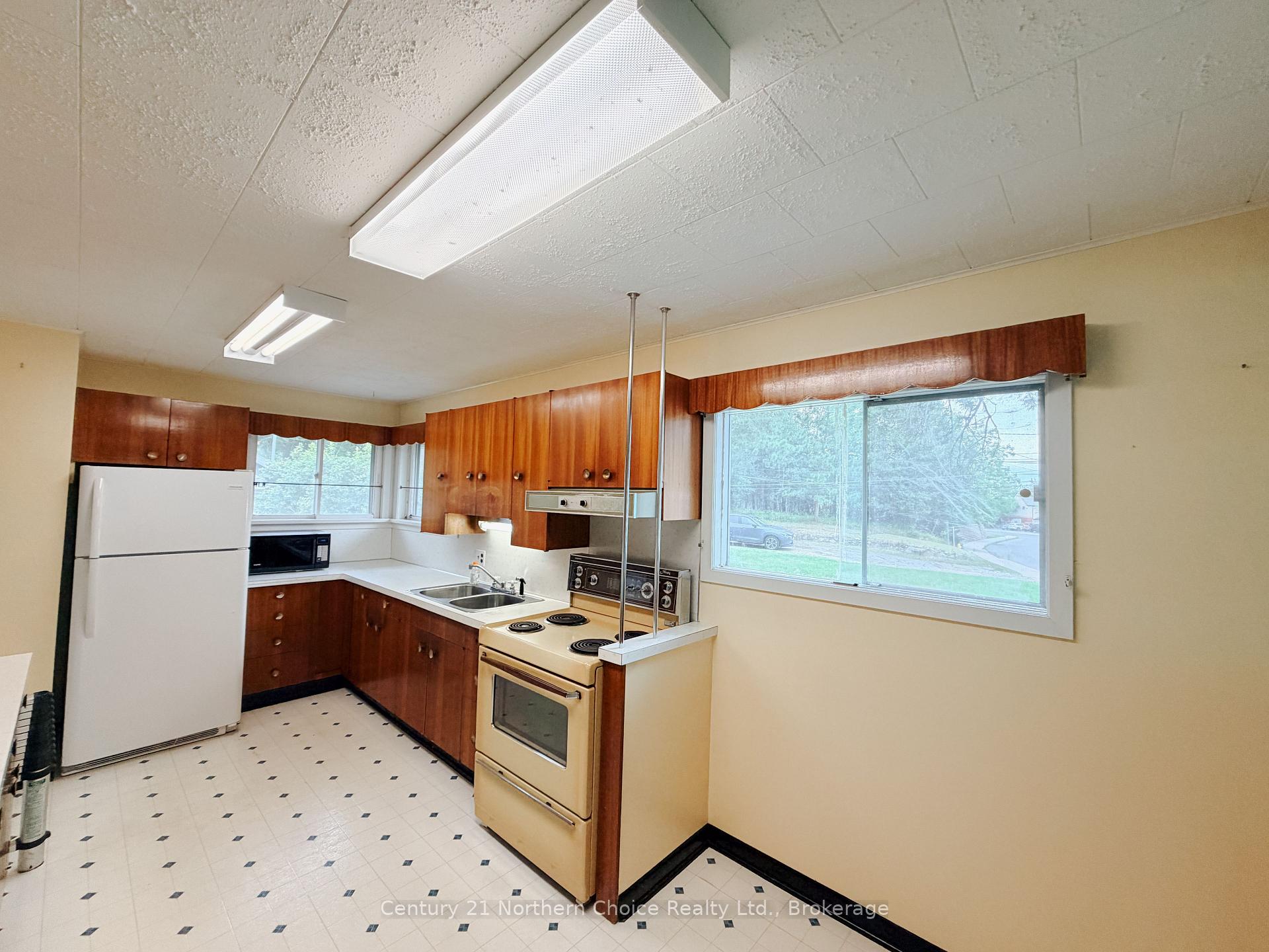 Photo 7 of 1433 Pine Portage Road, Kenora, South Park Estate — HOMEH