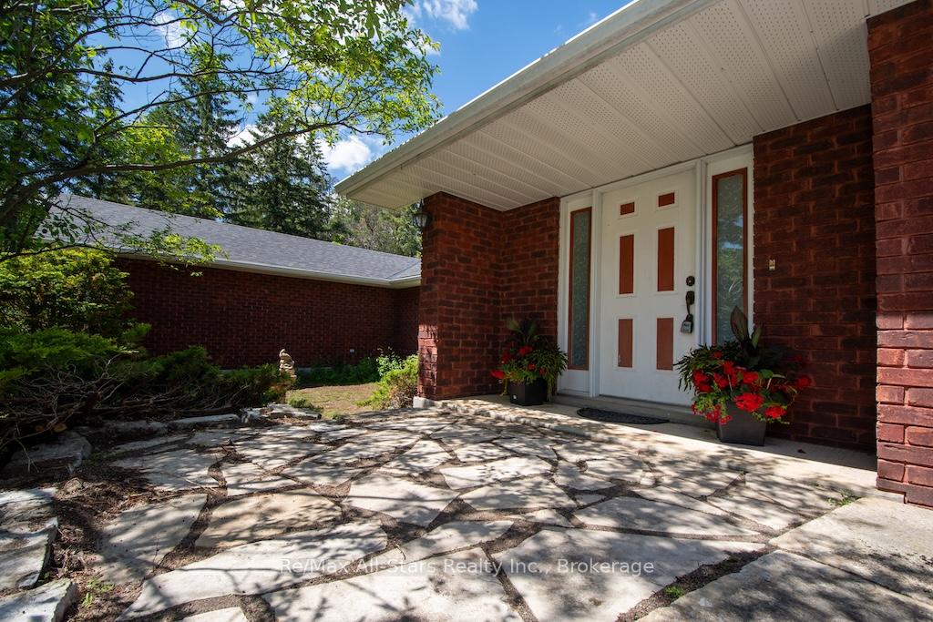 Photo 3 of 32 Forest Drive, Kawartha Lakes, Manvers — HOMEH