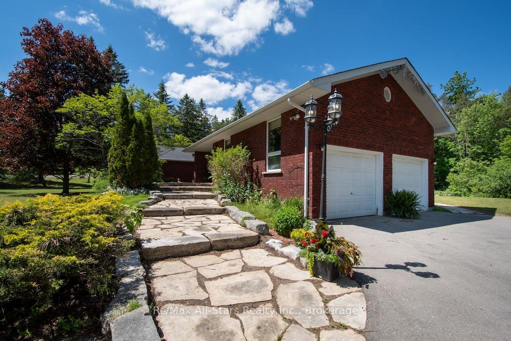 Photo 4 of 32 Forest Drive, Kawartha Lakes, Manvers — HOMEH