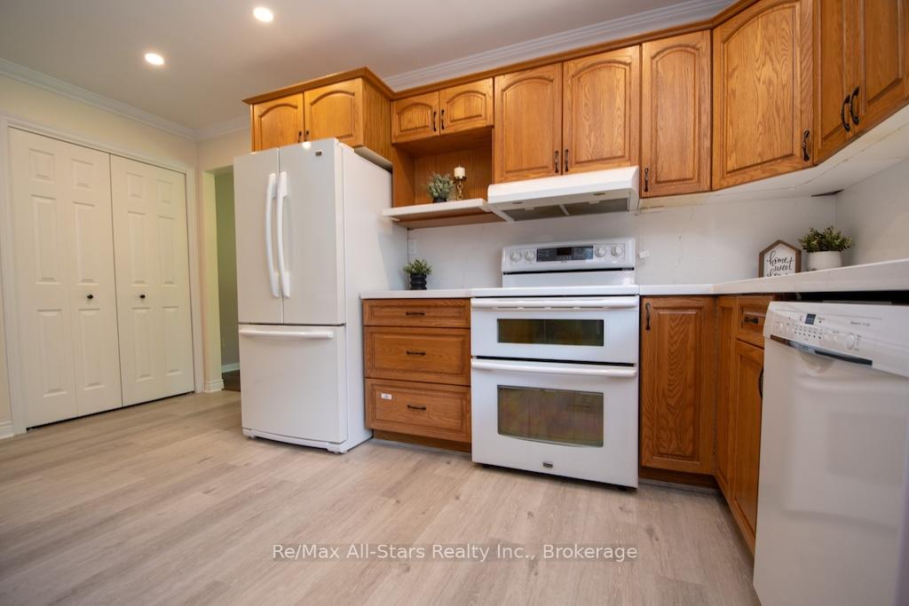 Photo 14 of 32 Forest Drive, Kawartha Lakes, Manvers — HOMEH