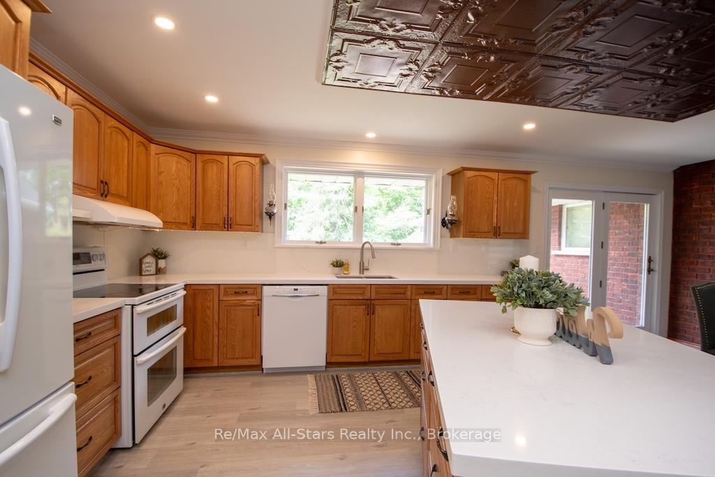 Photo 15 of 32 Forest Drive, Kawartha Lakes, Manvers — HOMEH