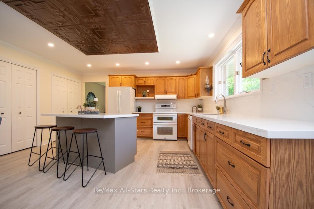 Photo 16 of 32 Forest Drive, Kawartha Lakes, Manvers — HOMEH