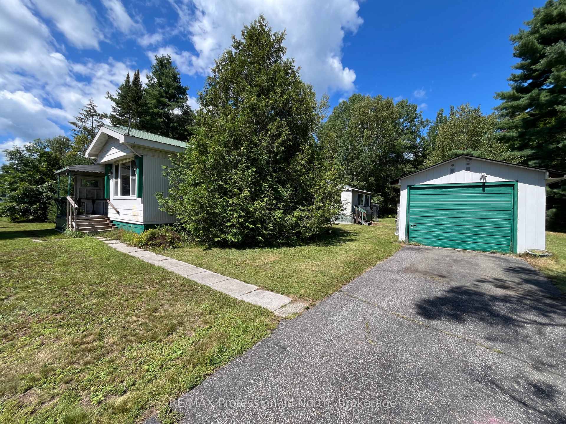 Photo 5 of 1053 Seventh Lane, Minden Hills, Minden — HOMEH