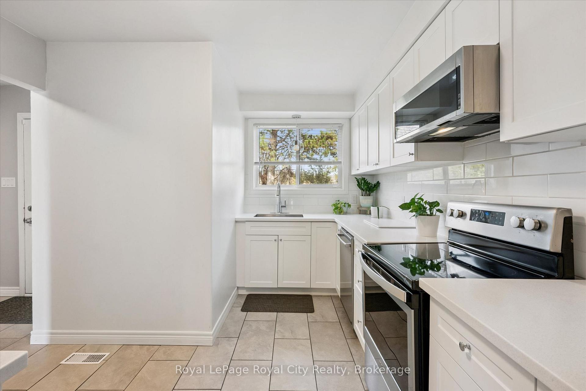 Photo 12 of Unit 23, 41 Rhonda Road, Guelph, Willow West/Sugarbush/West Acres — HOMEH