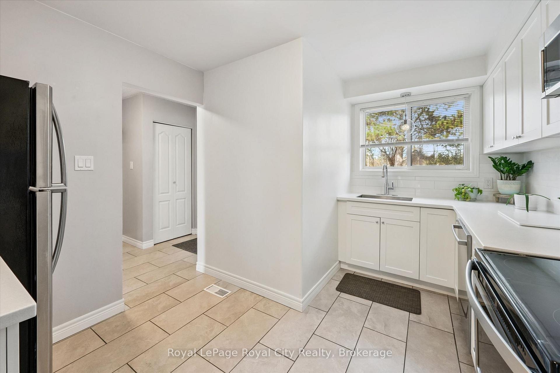 Photo 18 of Unit 23, 41 Rhonda Road, Guelph, Willow West/Sugarbush/West Acres — HOMEH
