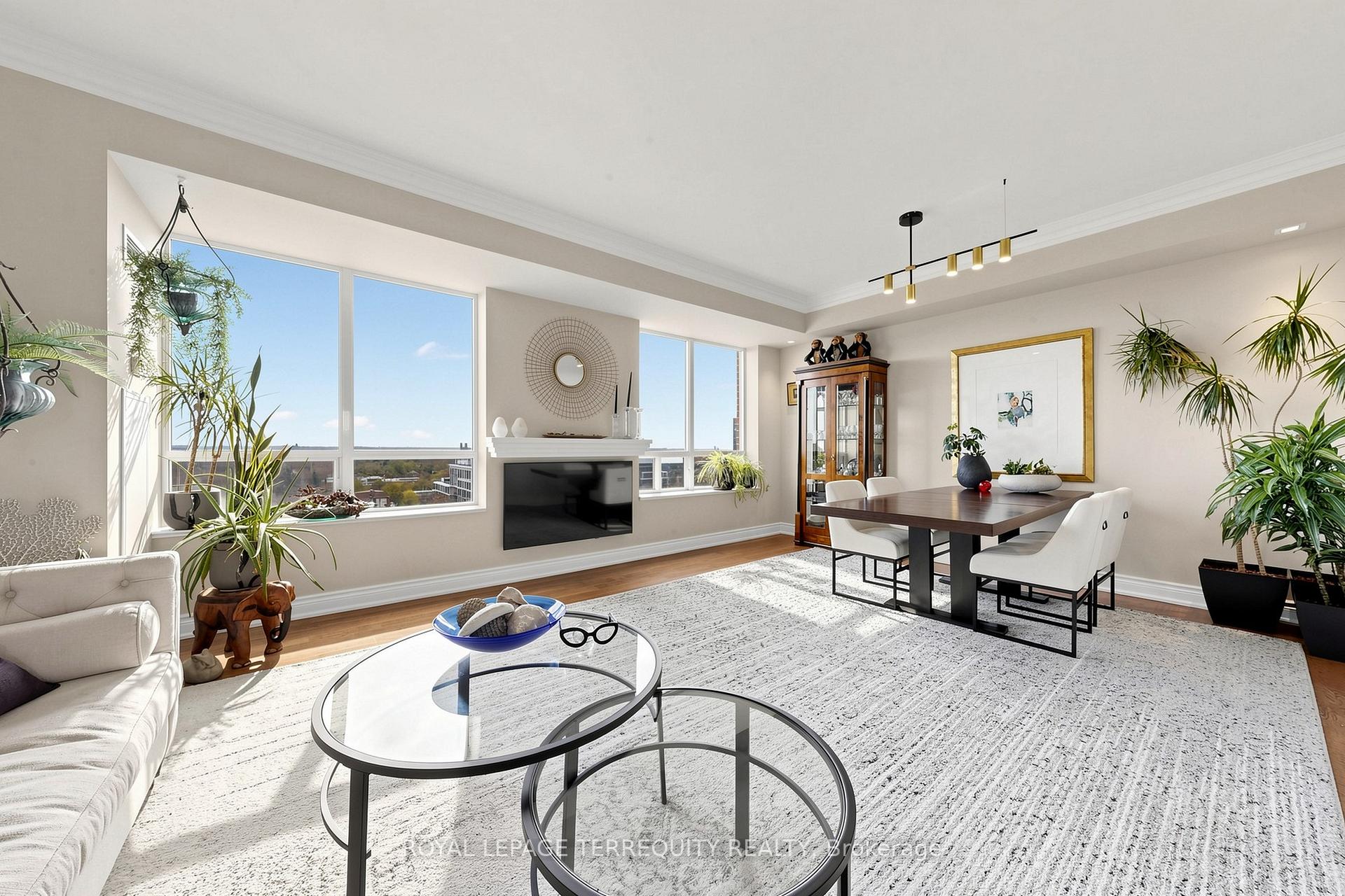 Photo 5 of Unit LPH 1, 2 Clairtrell Road, North York, Willowdale East — HOMEH
