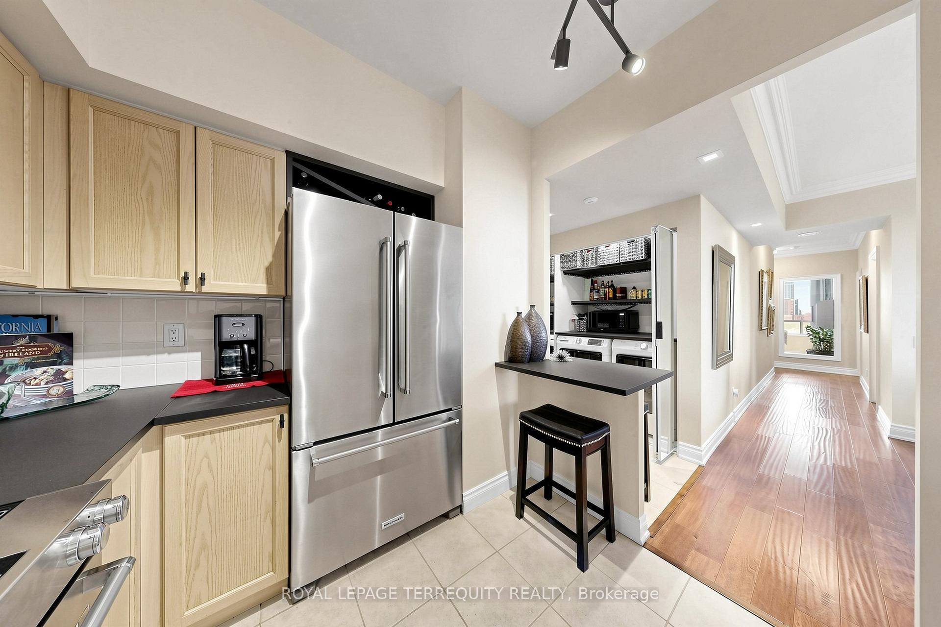 Photo 13 of Unit LPH 1, 2 Clairtrell Road, North York, Willowdale East — HOMEH