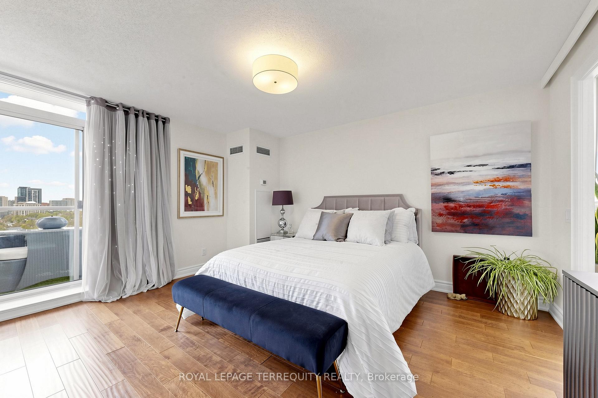 Photo 14 of Unit LPH 1, 2 Clairtrell Road, North York, Willowdale East — HOMEH
