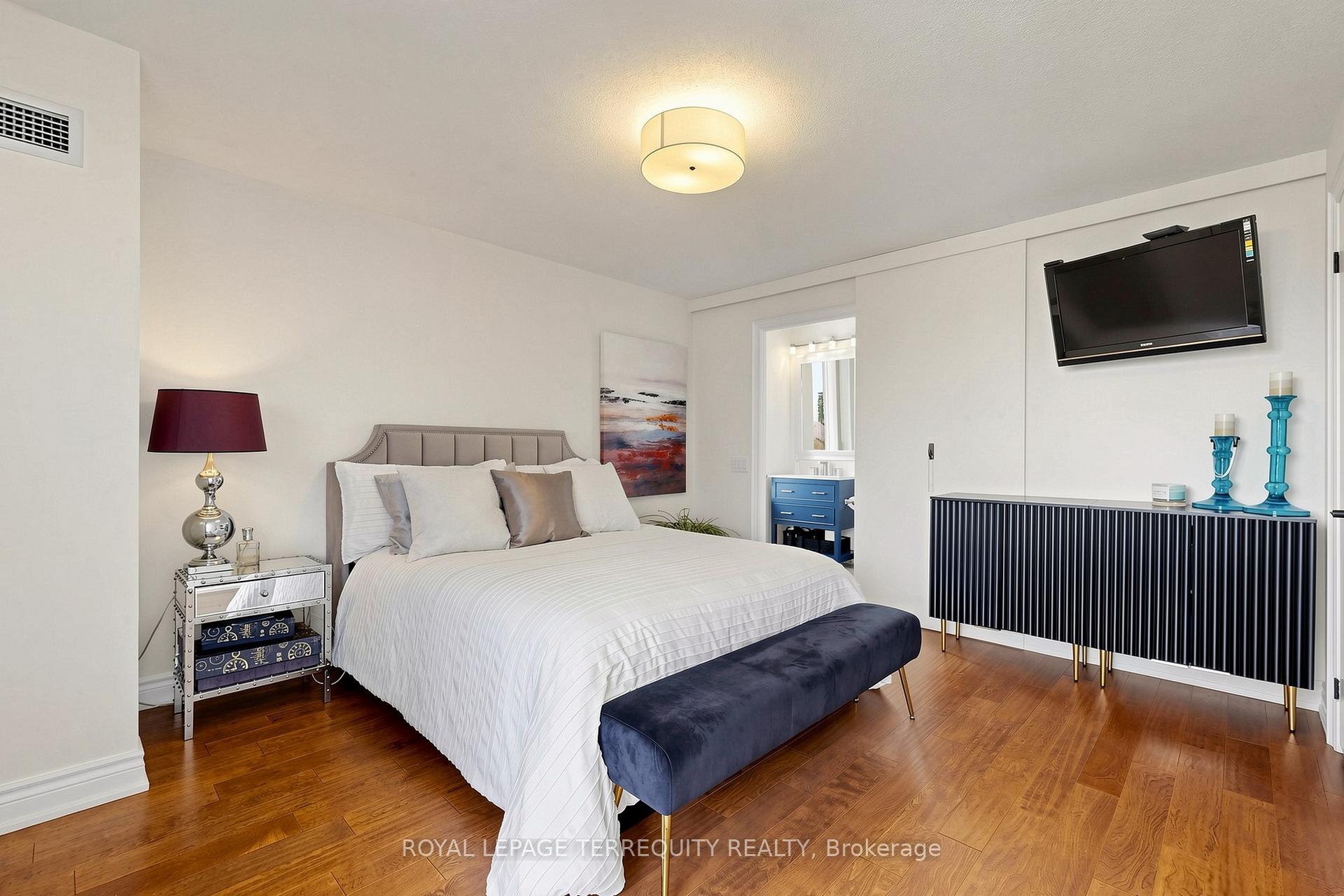 Photo 15 of Unit LPH 1, 2 Clairtrell Road, North York, Willowdale East — HOMEH
