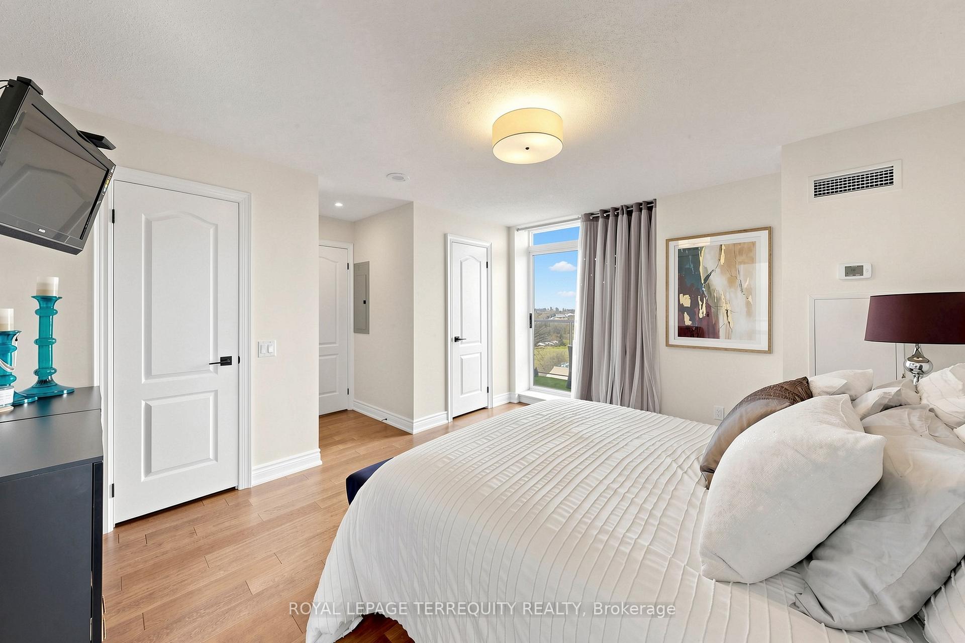 Photo 16 of Unit LPH 1, 2 Clairtrell Road, North York, Willowdale East — HOMEH