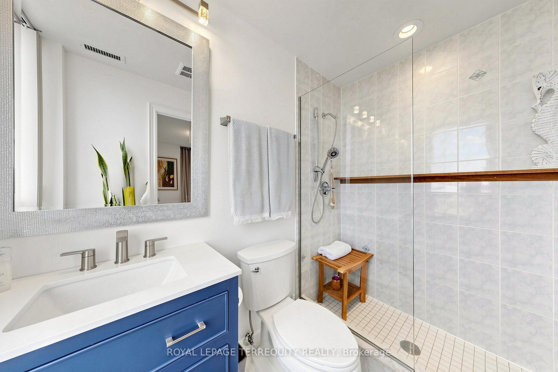Photo 17 of Unit LPH 1, 2 Clairtrell Road, North York, Willowdale East — HOMEH