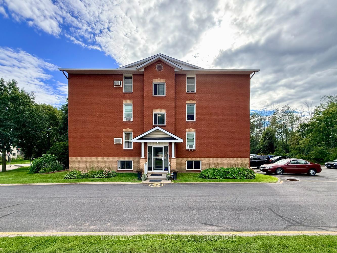 Photo 3 of Unit 205, 540 Talbot Place, Gananoque, Gananoque — HOMEH