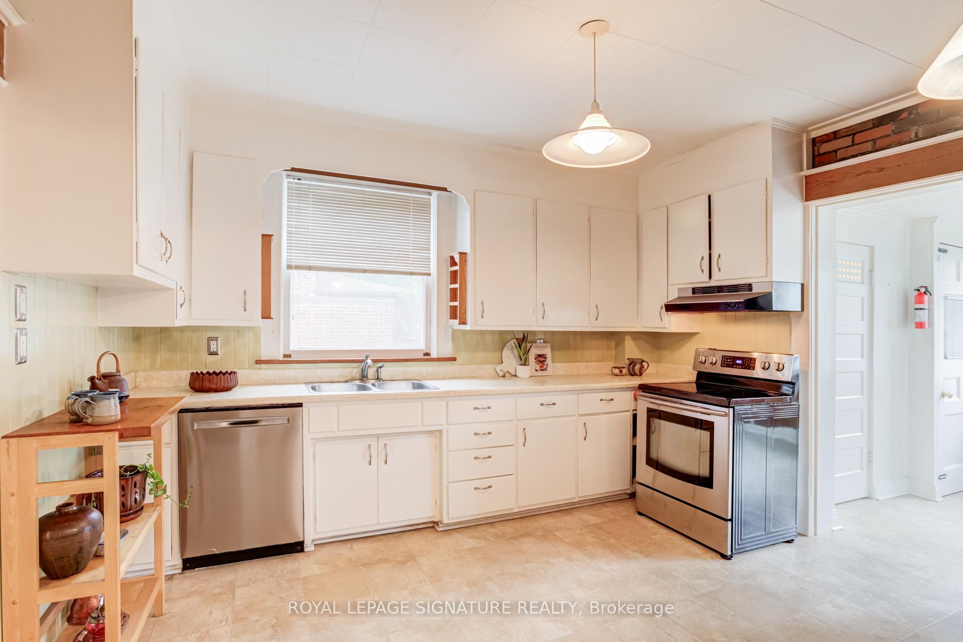 Photo 9 of 22 Peel Avenue, Brampton, Downtown Brampton — HOMEH