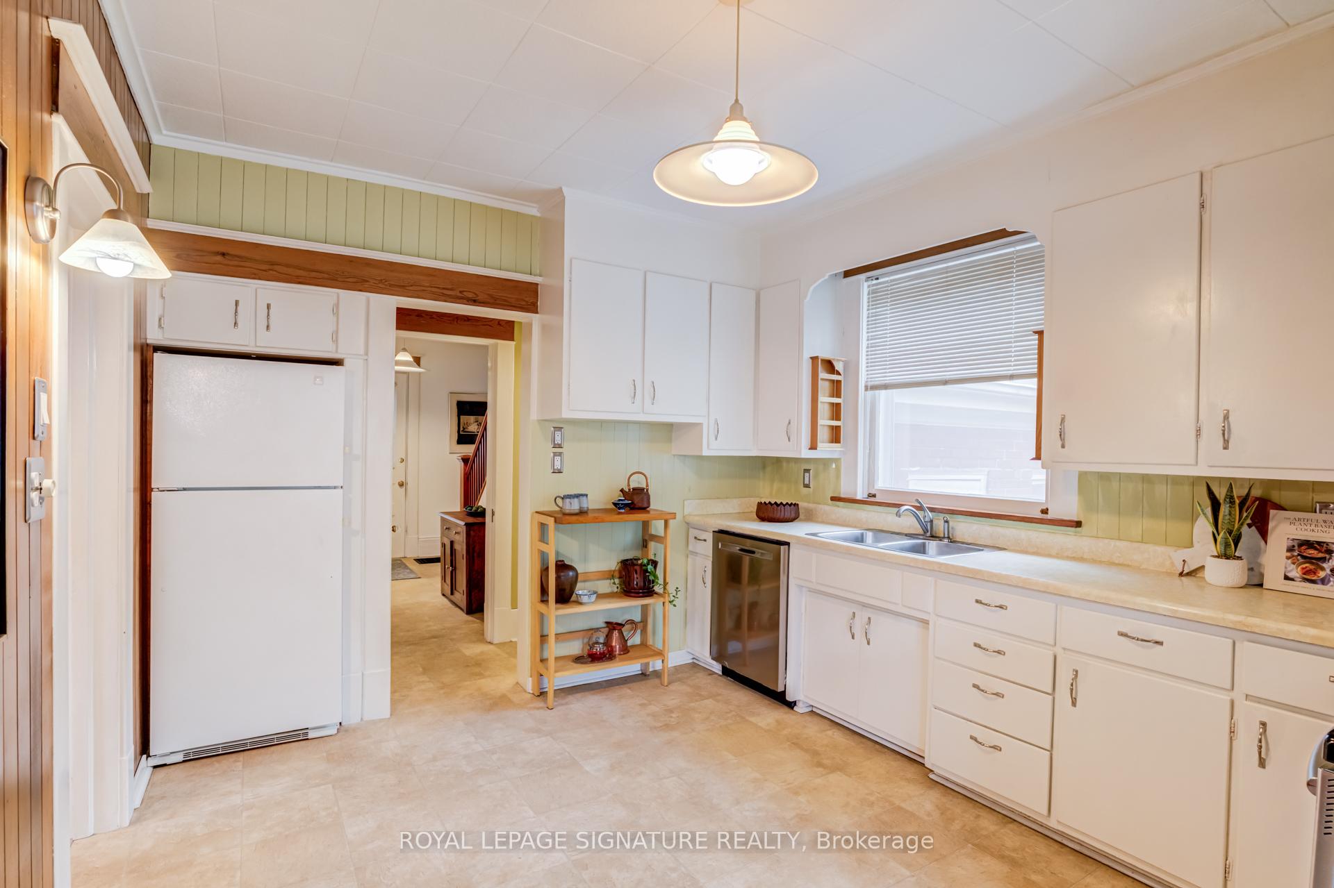 Photo 10 of 22 Peel Avenue, Brampton, Downtown Brampton — HOMEH
