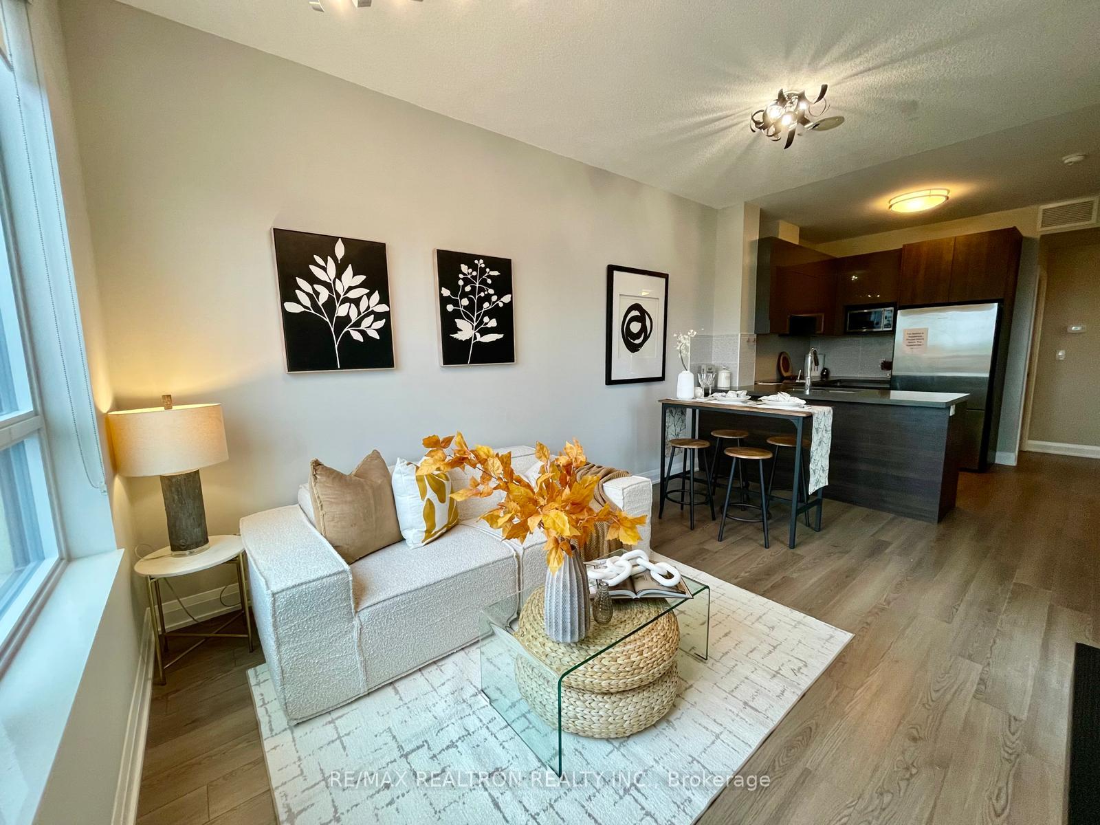 Photo 4 of Unit 516, 25 Water Walk Drive, Markham, Unionville — HOMEH