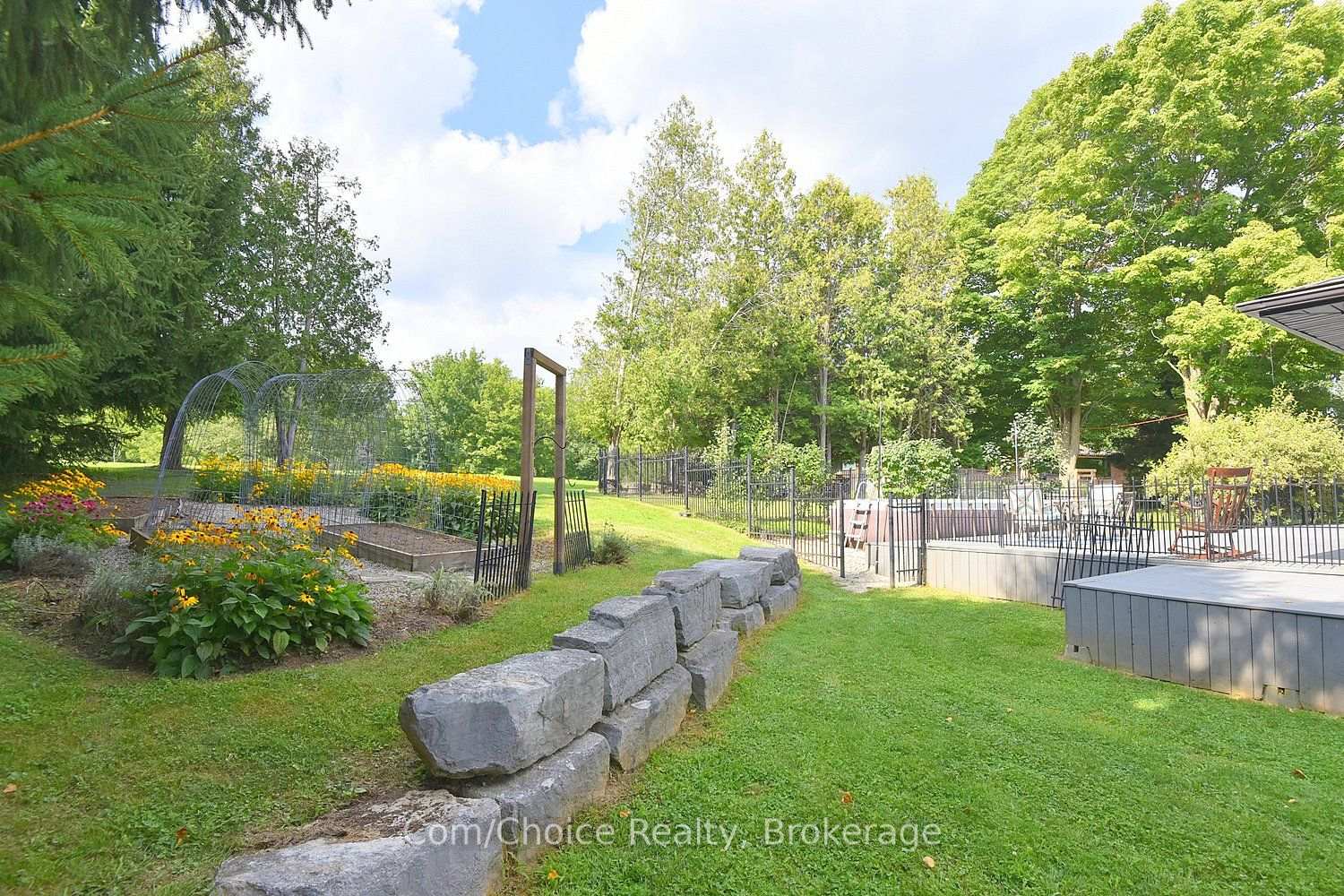 Photo 42 of 843 Governors Road, Hamilton, Rural Dundas — HOMEH