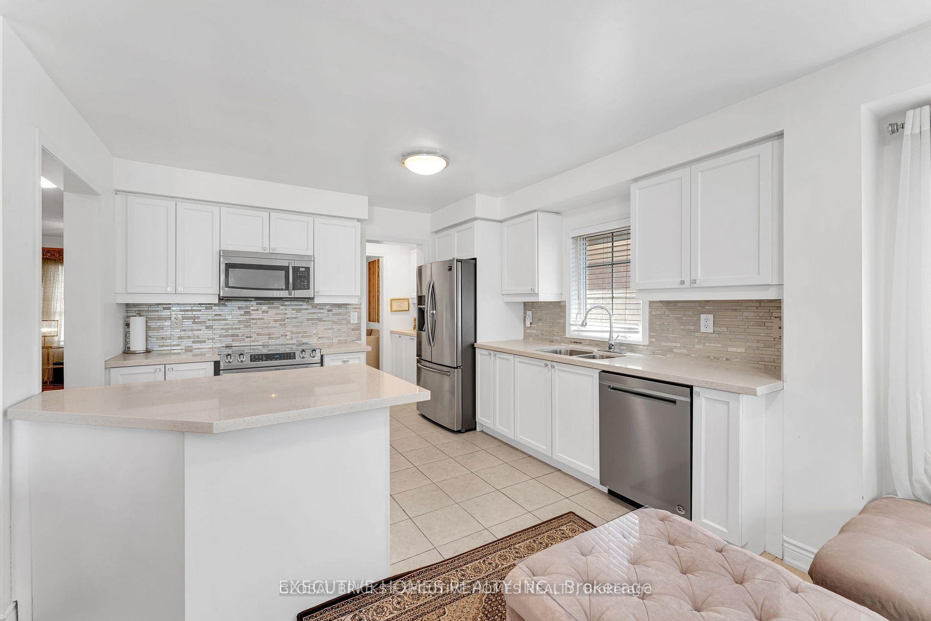 Photo 11 of 2478 William Jackson Drive, Pickering, Duffin Heights — HOMEH
