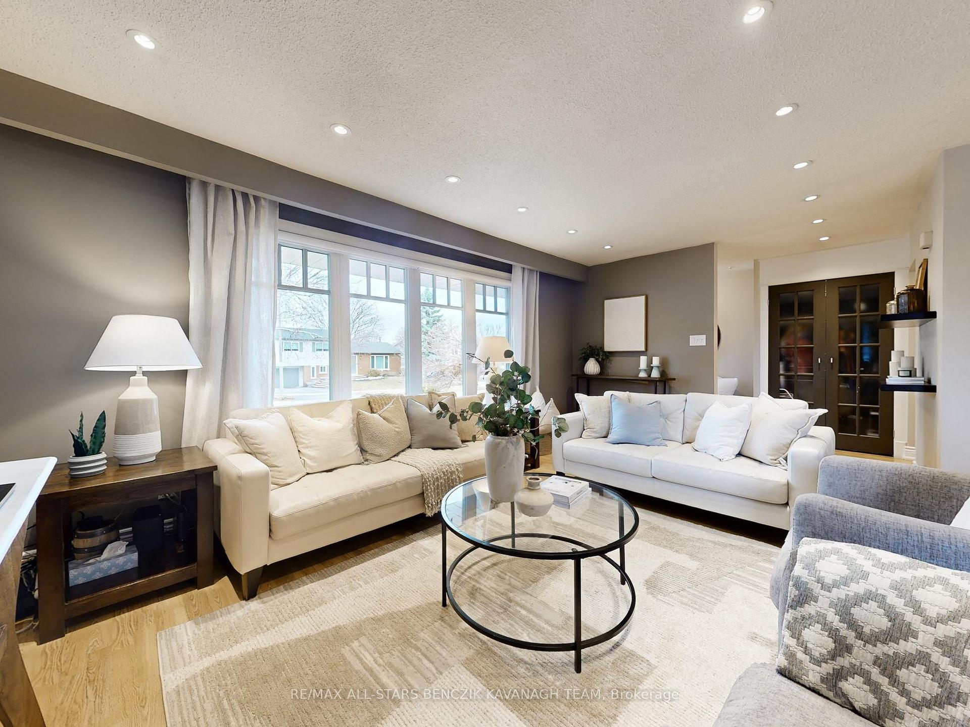 Photo 4 of 30 Sir Caradoc Place, Markham, Markham Village — HOMEH