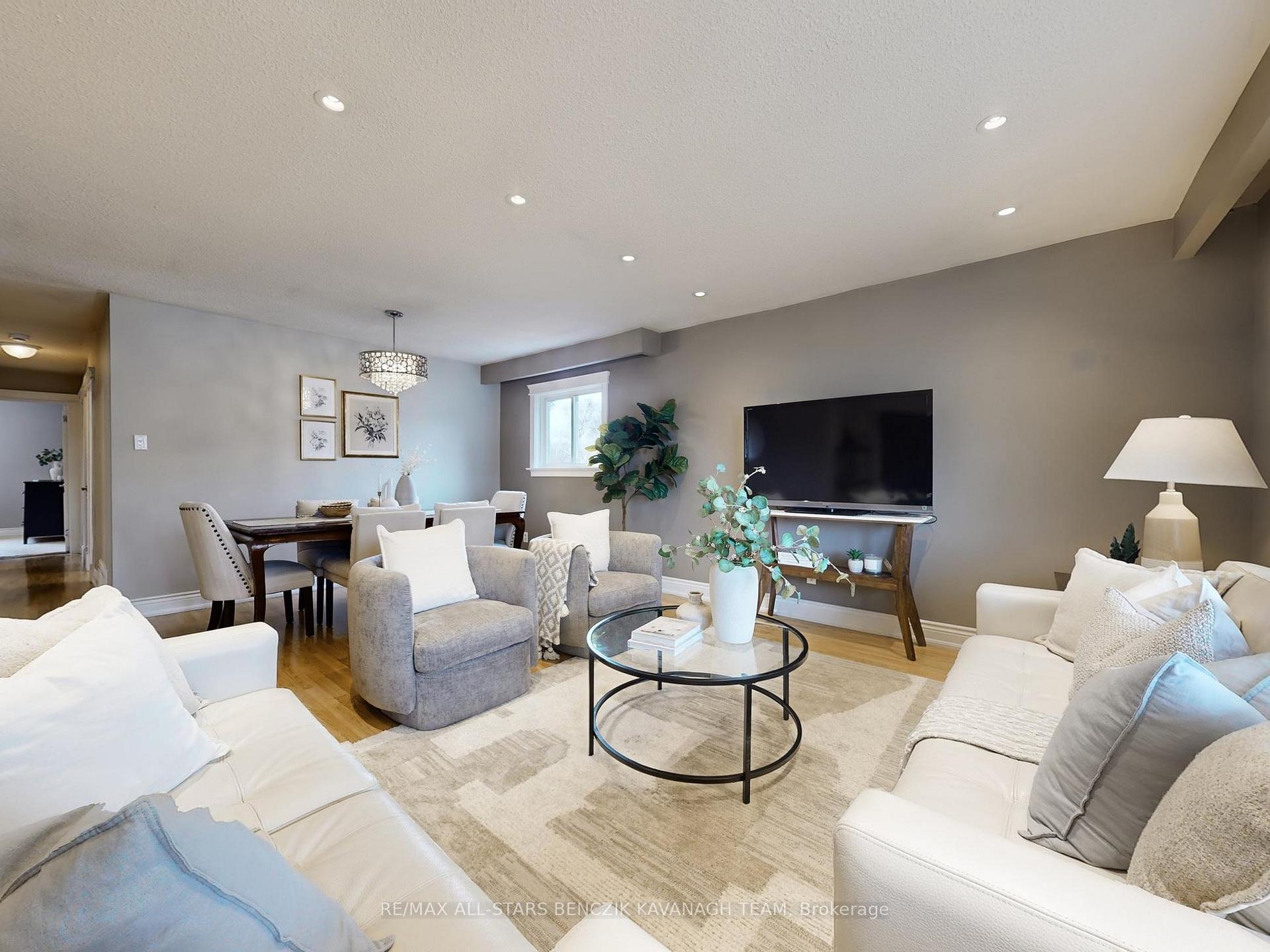 Photo 5 of 30 Sir Caradoc Place, Markham, Markham Village — HOMEH