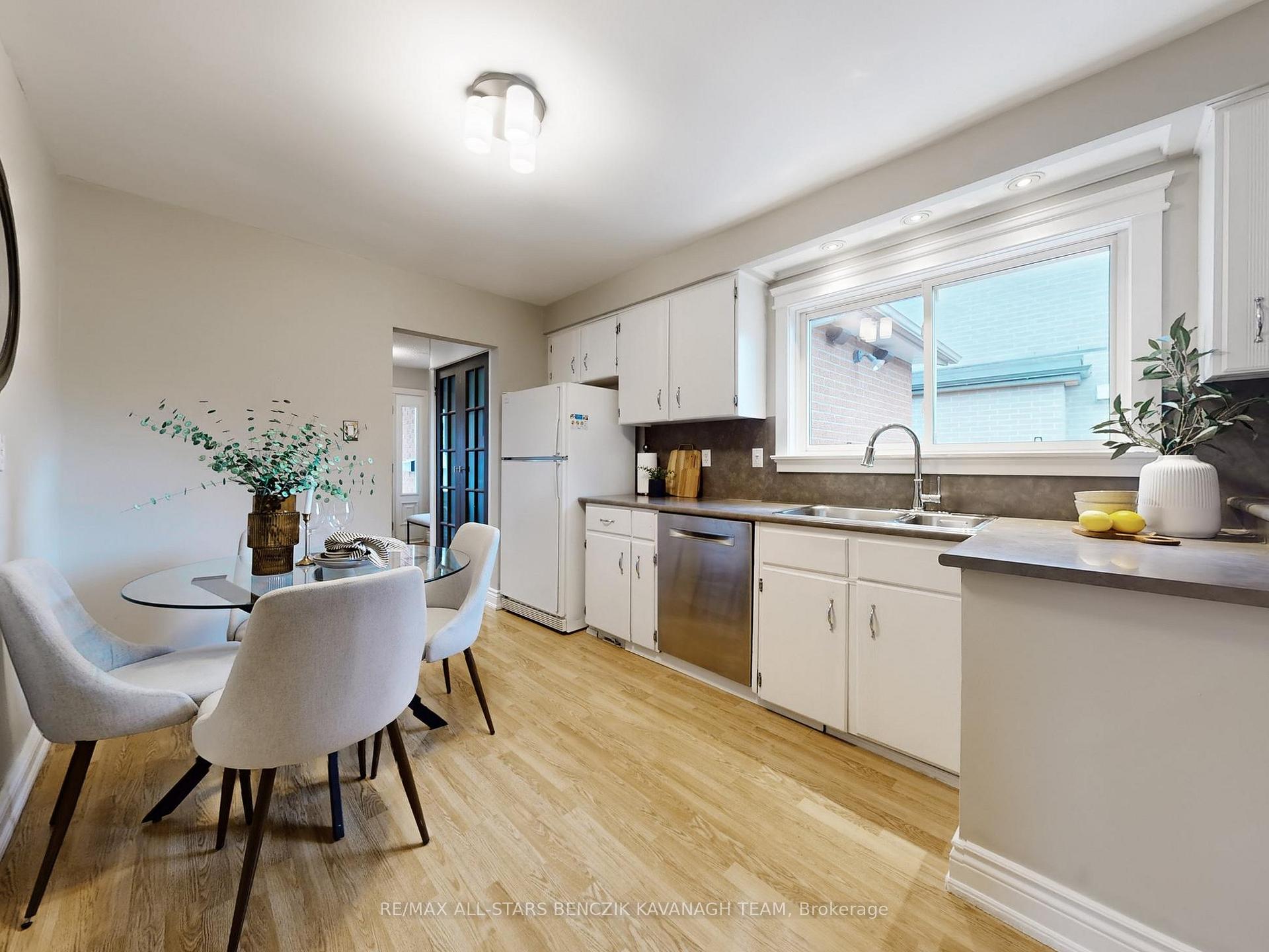 Photo 7 of 30 Sir Caradoc Place, Markham, Markham Village — HOMEH