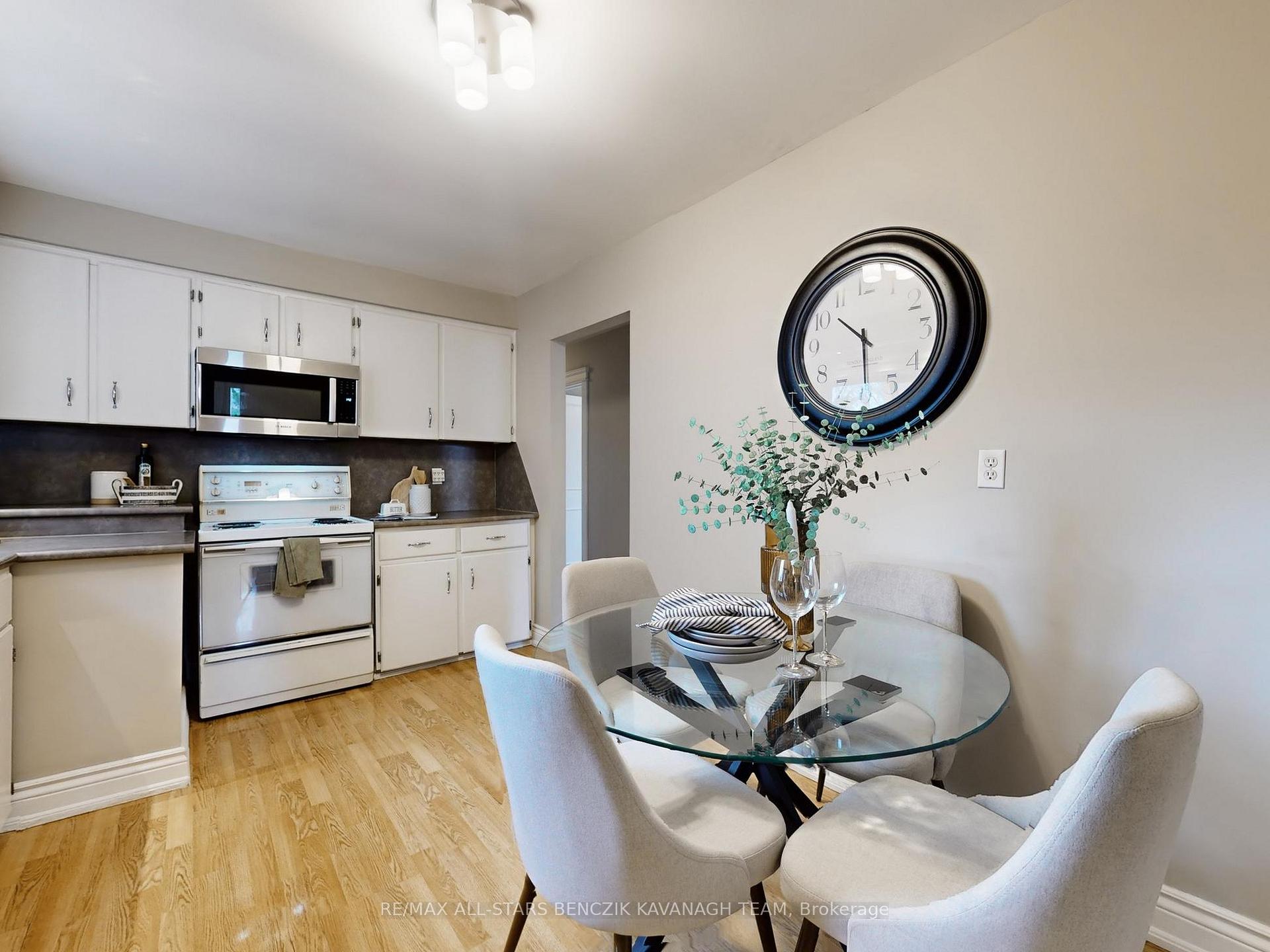 Photo 8 of 30 Sir Caradoc Place, Markham, Markham Village — HOMEH