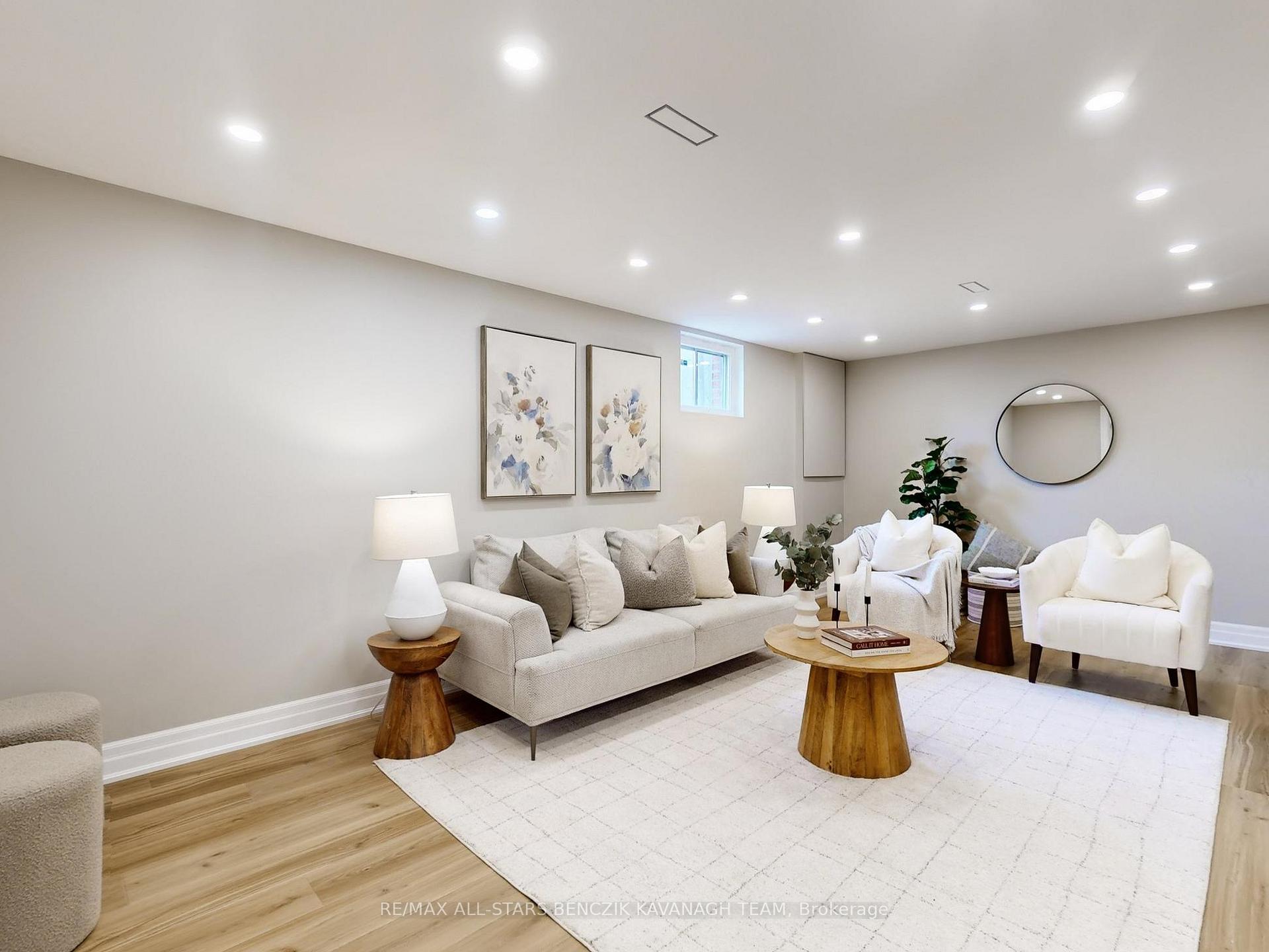 Photo 15 of 30 Sir Caradoc Place, Markham, Markham Village — HOMEH