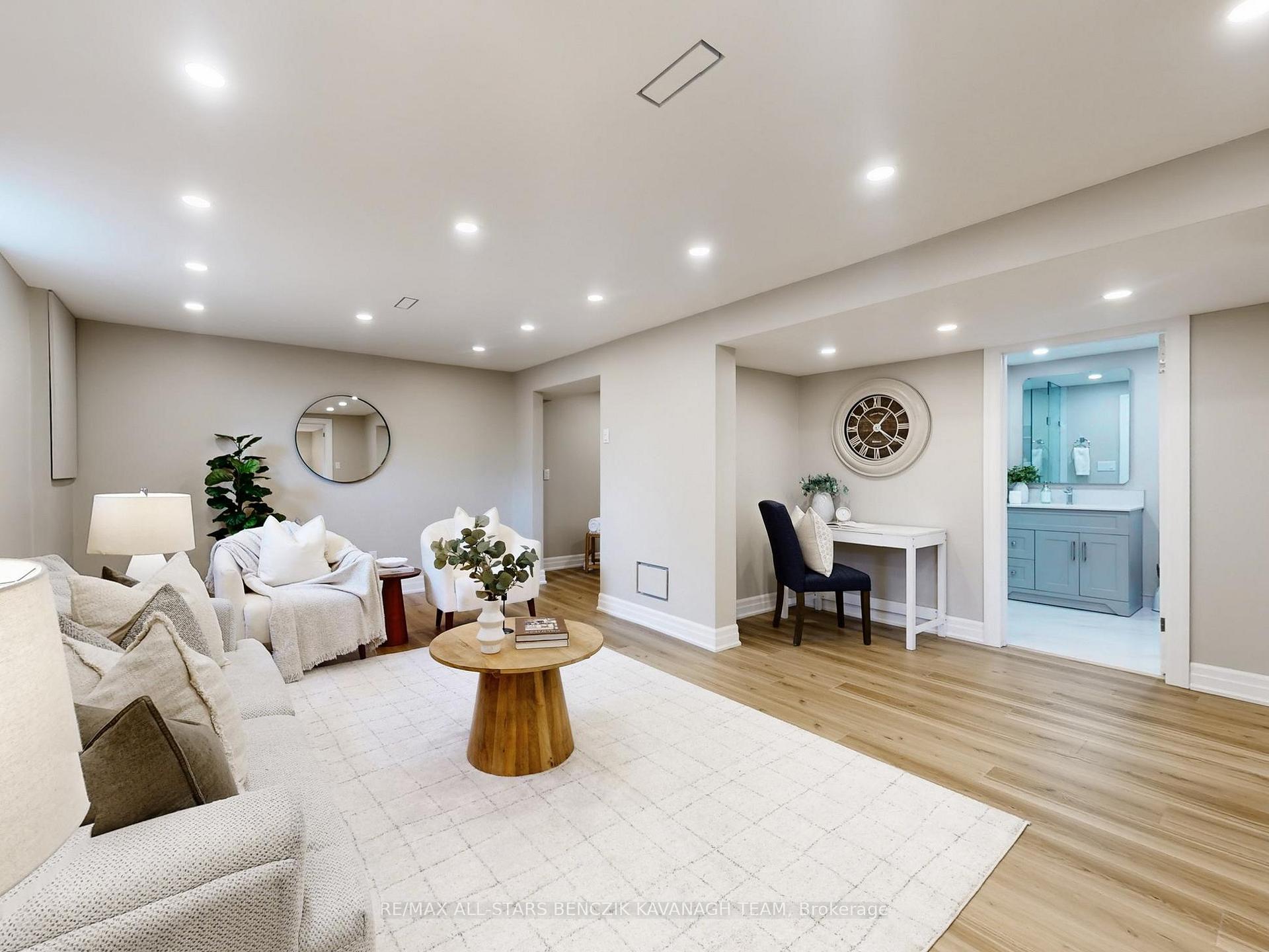 Photo 16 of 30 Sir Caradoc Place, Markham, Markham Village — HOMEH