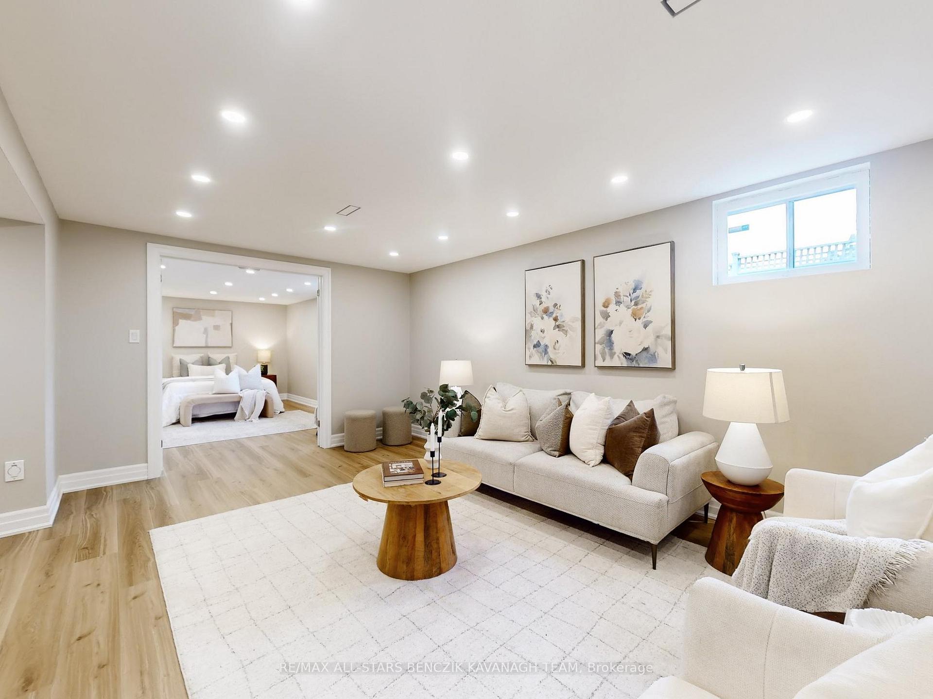 Photo 17 of 30 Sir Caradoc Place, Markham, Markham Village — HOMEH