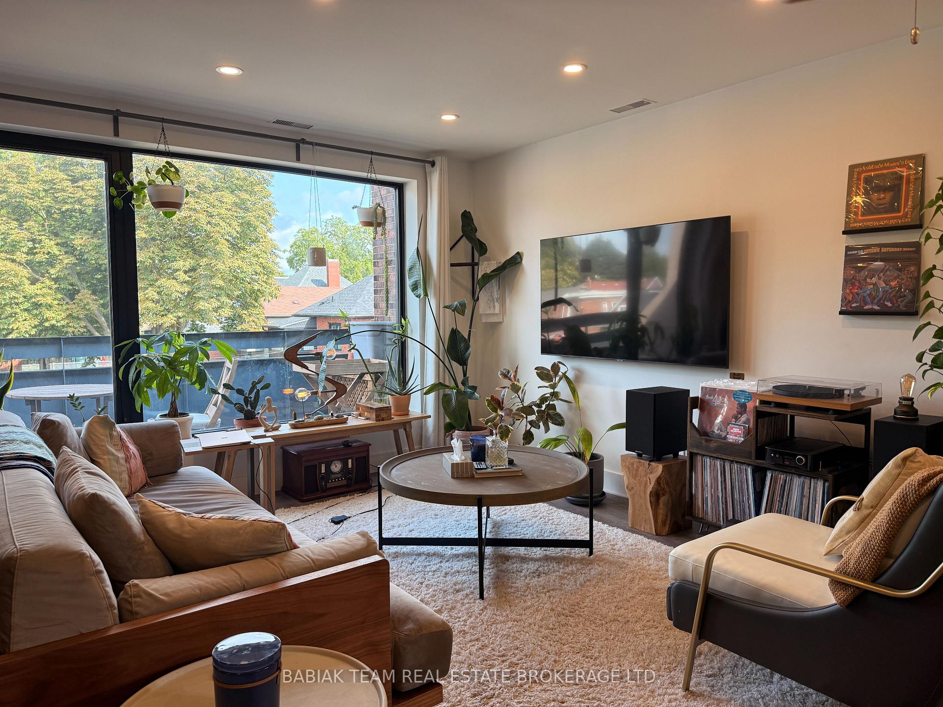 Photo 2 of Unit 3, 542A Annette Street, Toronto, Runnymede-Bloor West Village — HOMEH