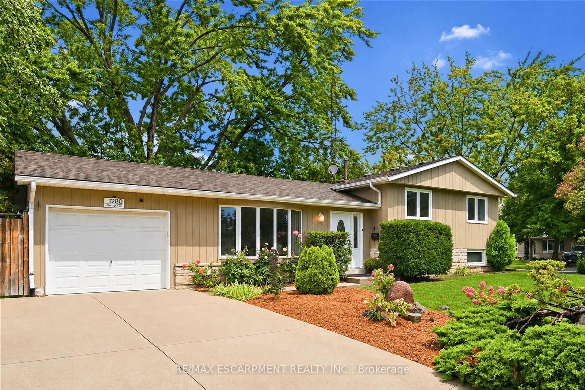Photo 1 of 1280 Aldridge Crescent, Burlington, Palmer — HOMEH