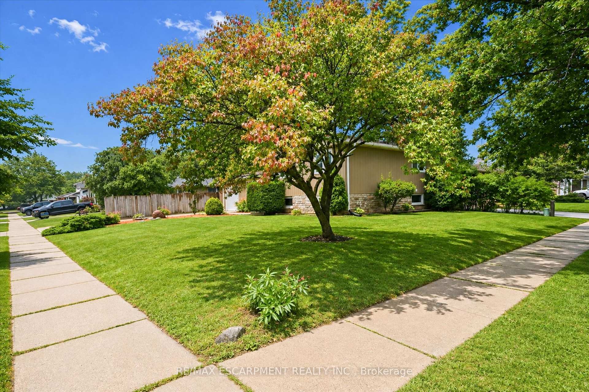 Photo 3 of 1280 Aldridge Crescent, Burlington, Palmer — HOMEH
