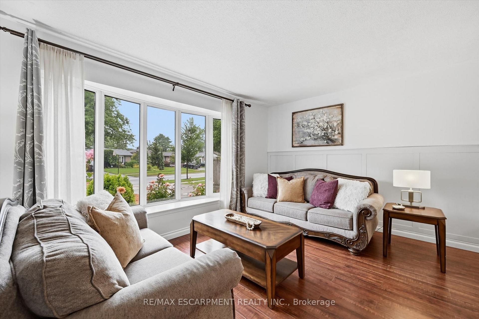 Photo 4 of 1280 Aldridge Crescent, Burlington, Palmer — HOMEH